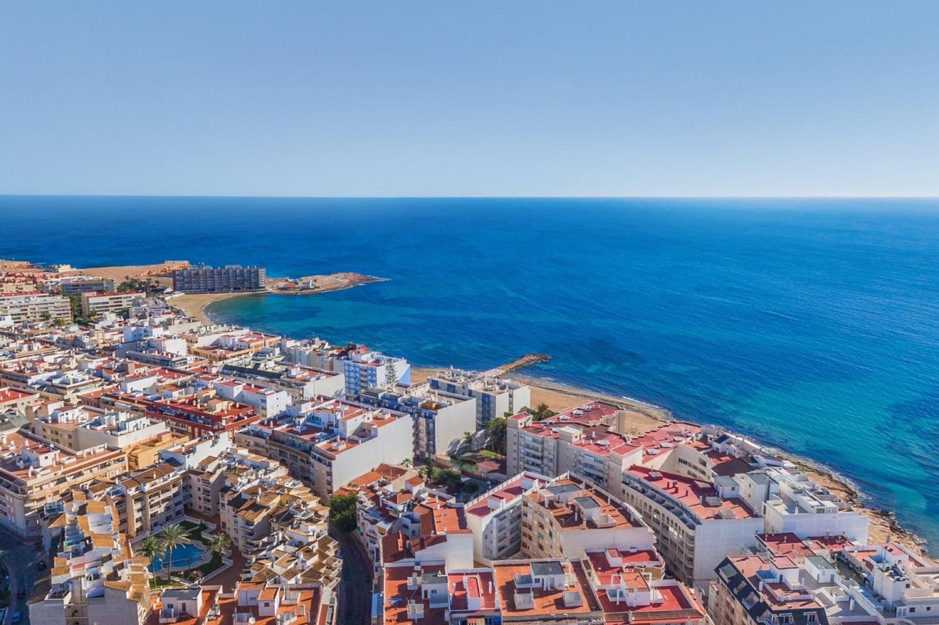 Playa de Los Locos — Torrevieja's northern beach district — a popular residential strip with direct beach access, proximity to the La Mata lagoon, and easy access to the city centre.