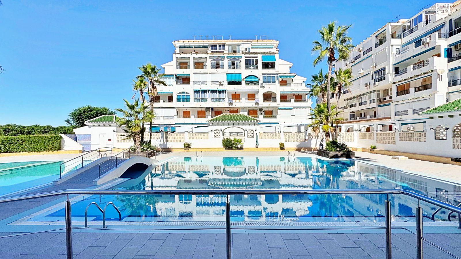Apartment in Torrevieja — image 2