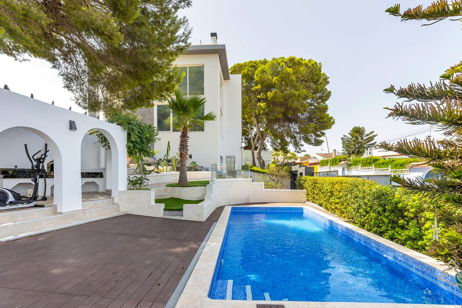 Villa in Torrevieja — image 1