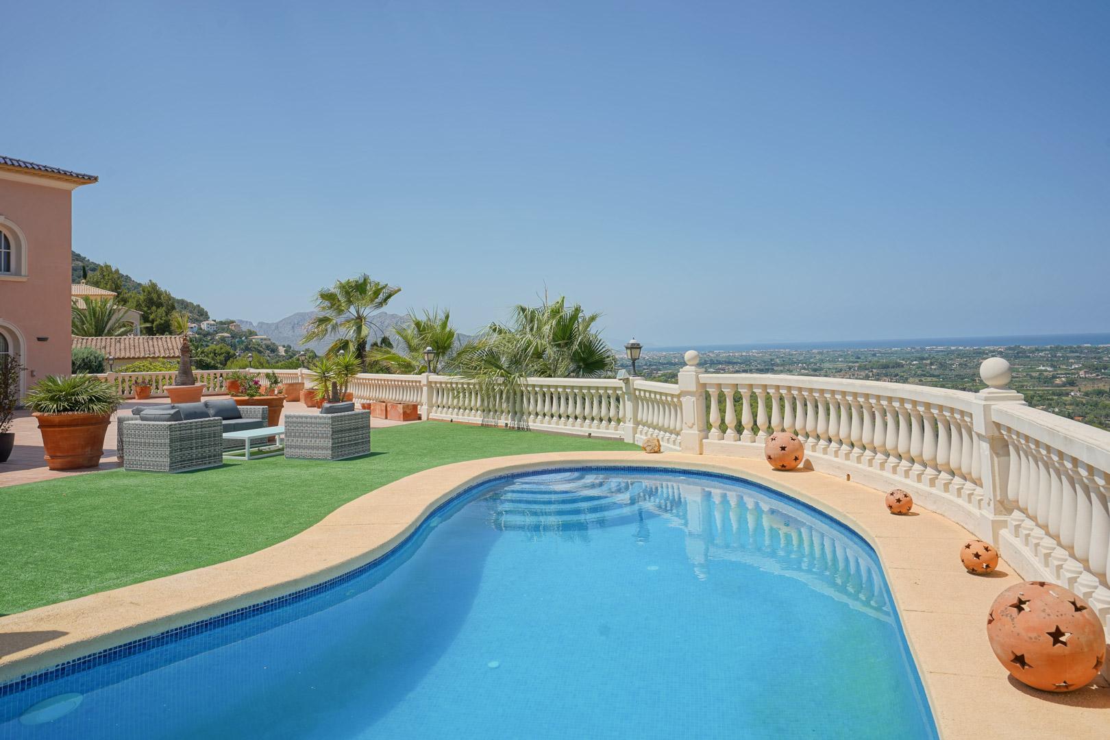 Villa in Pedreguer — image 1