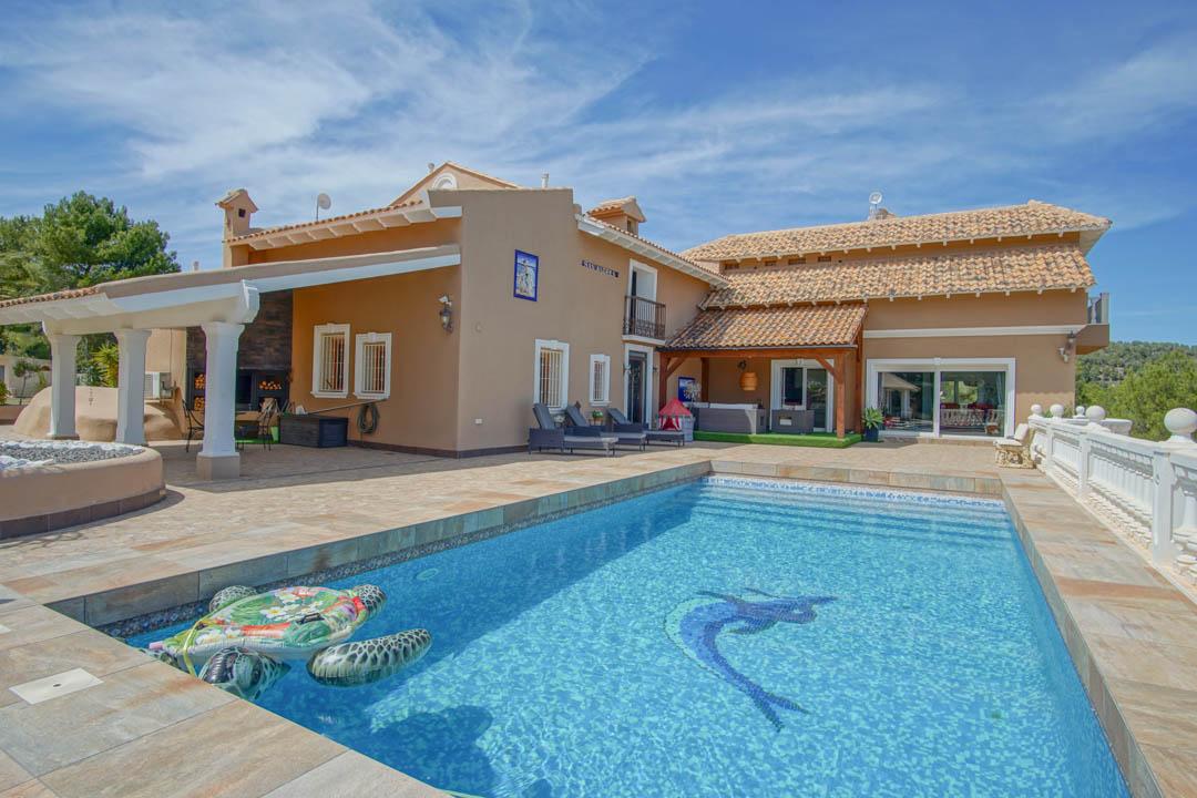 Villa in La Nucia — image 3