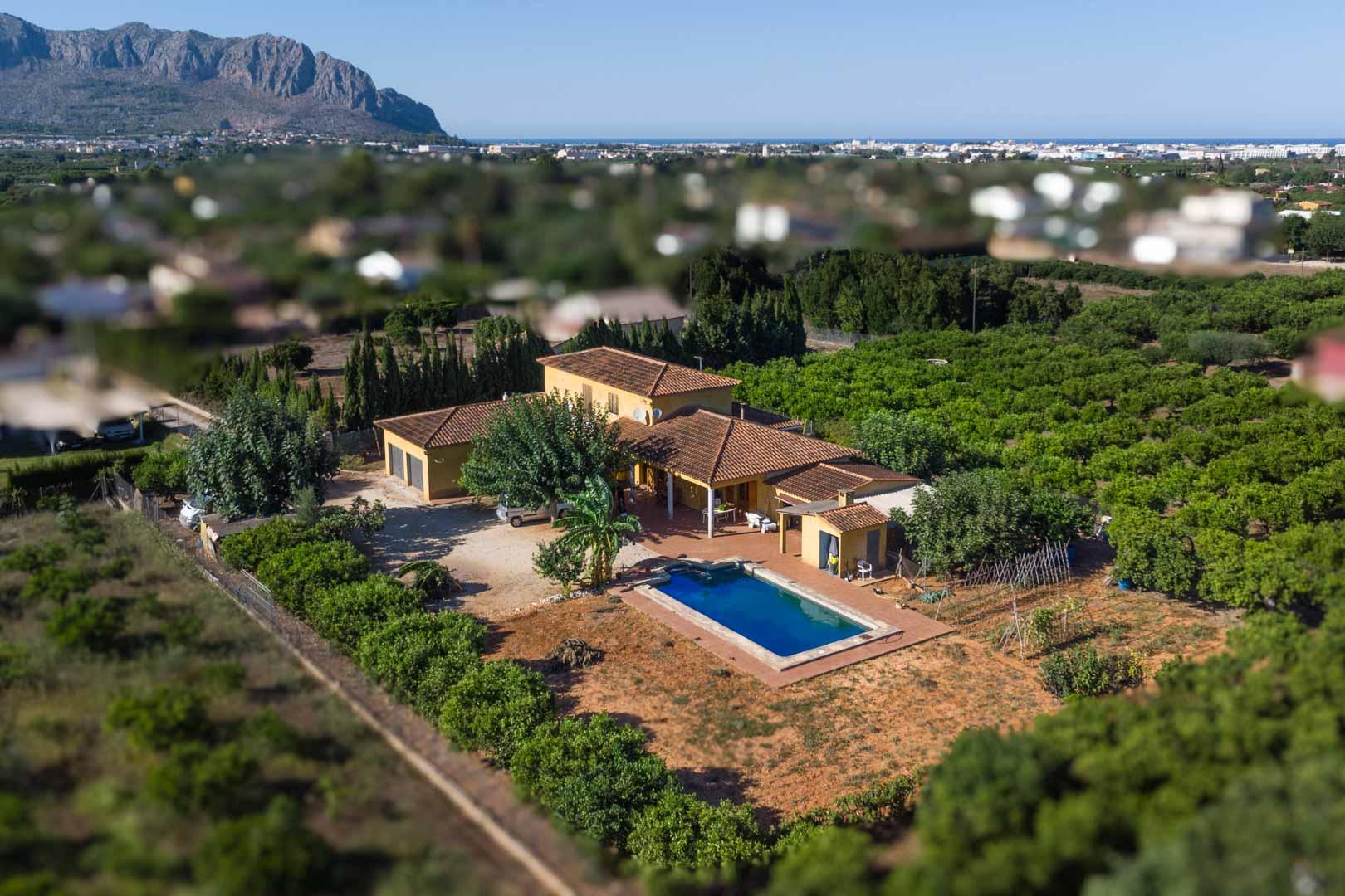 Villa in Pedreguer — image 1