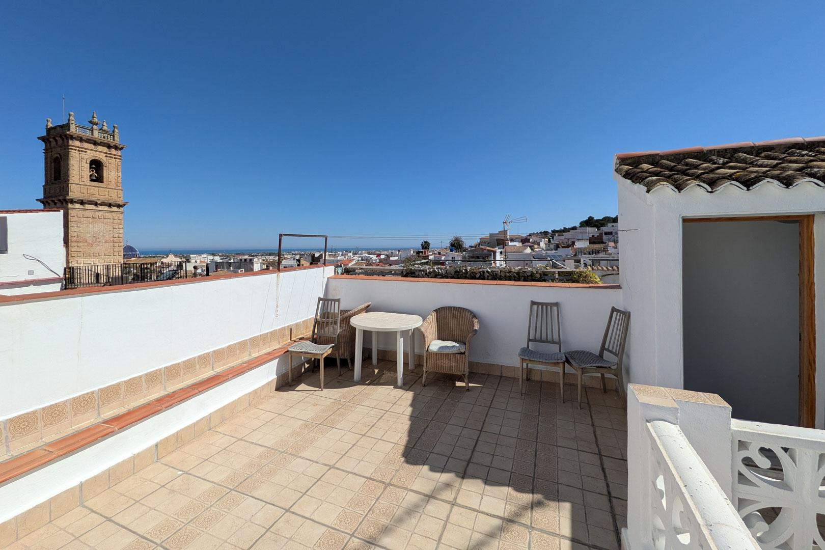 Town house in Oliva — image 2