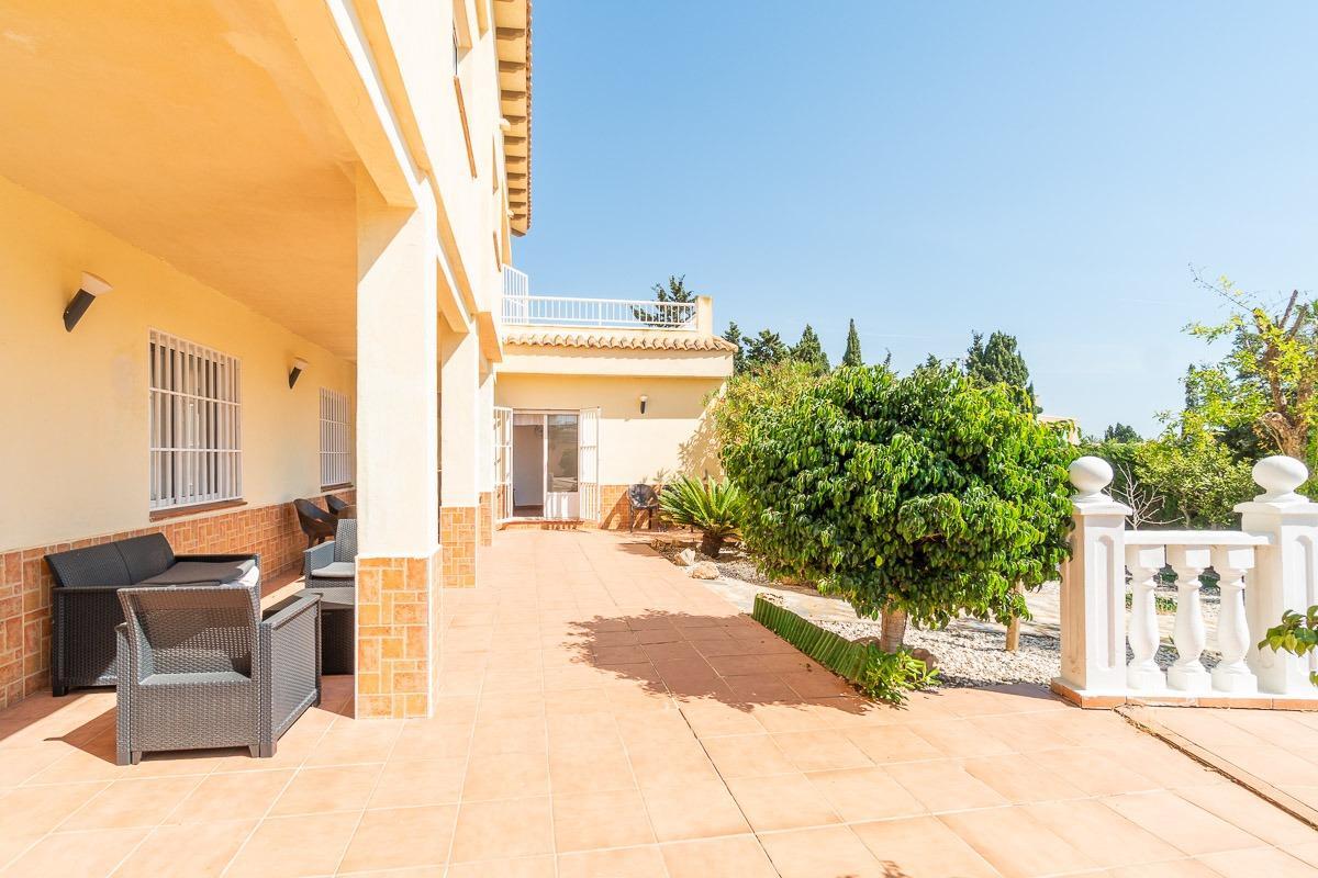 Villa in Torrevieja — image 2