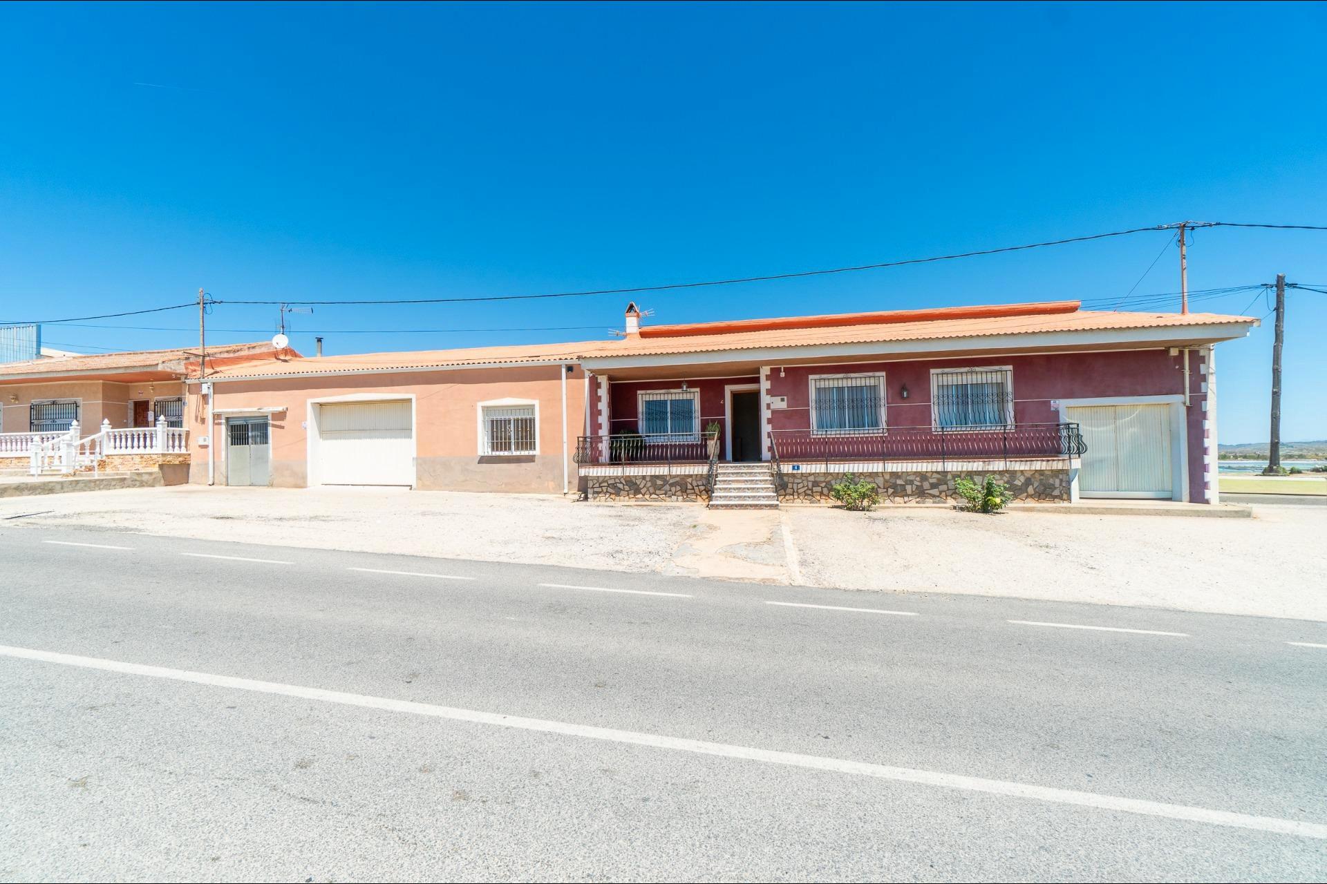 Villa in San Miguel De Salinas — image 3