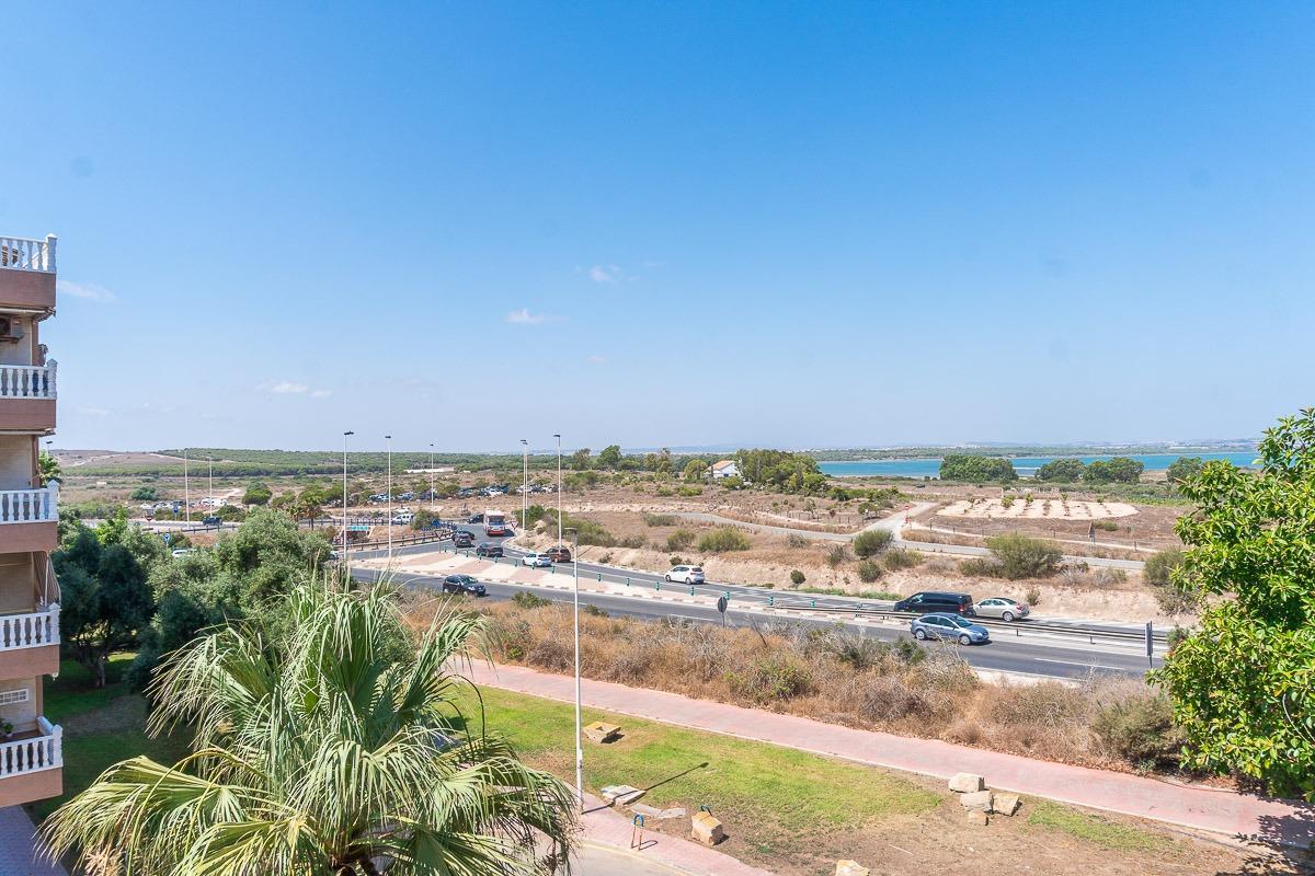 Apartment in Torrevieja — image 3