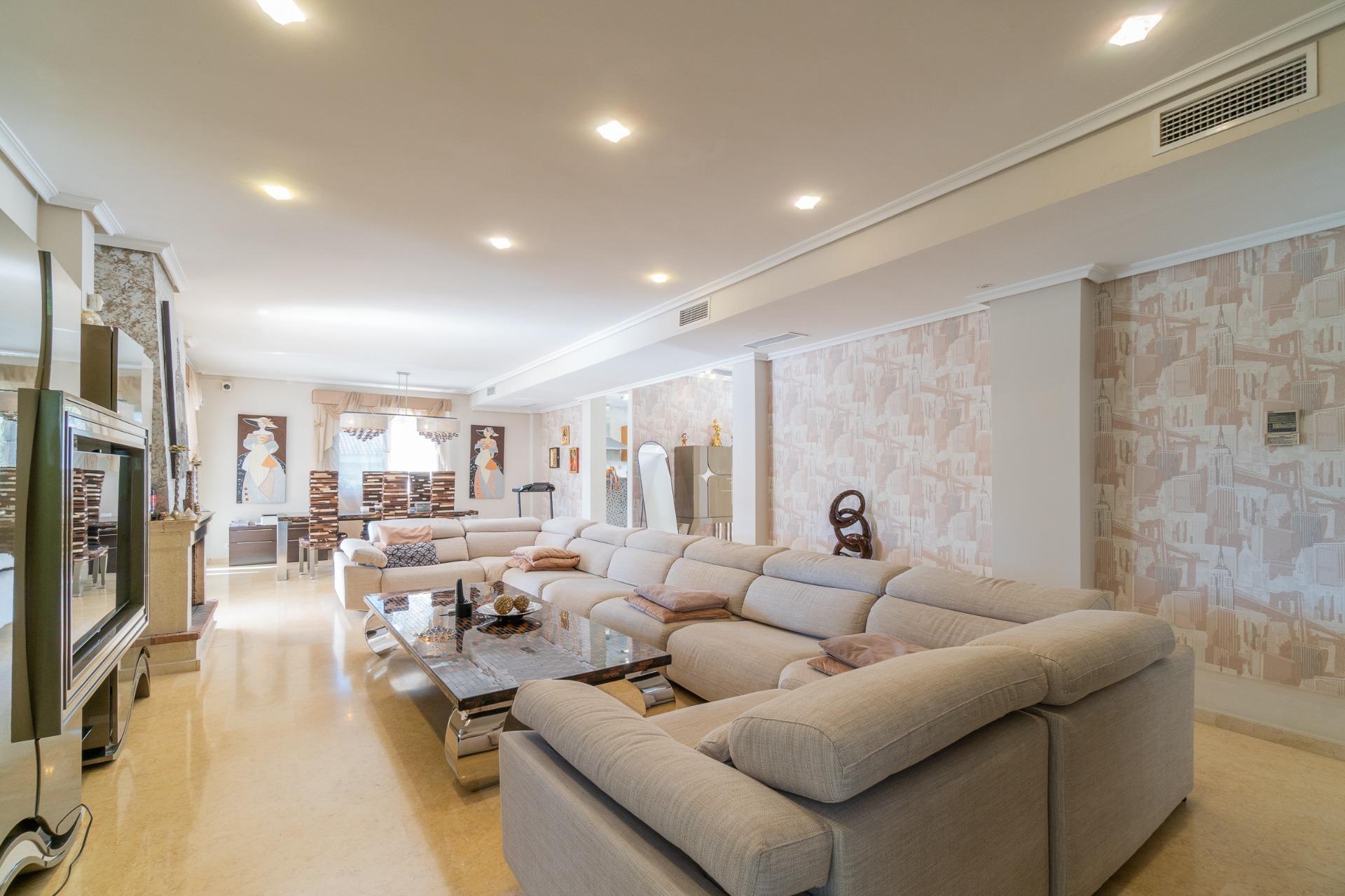 Villa in Torrevieja — image 2