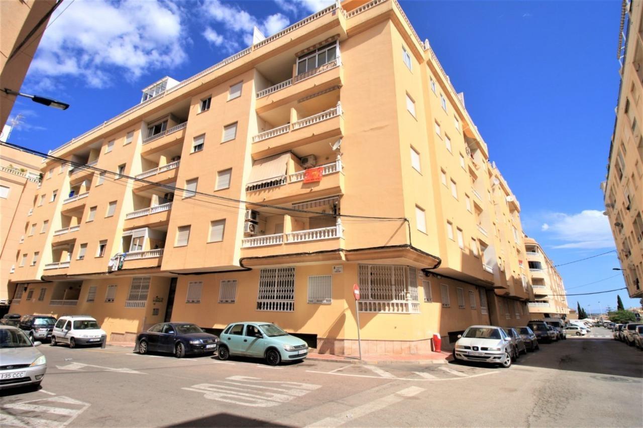 Apartment in Torrevieja — image 2