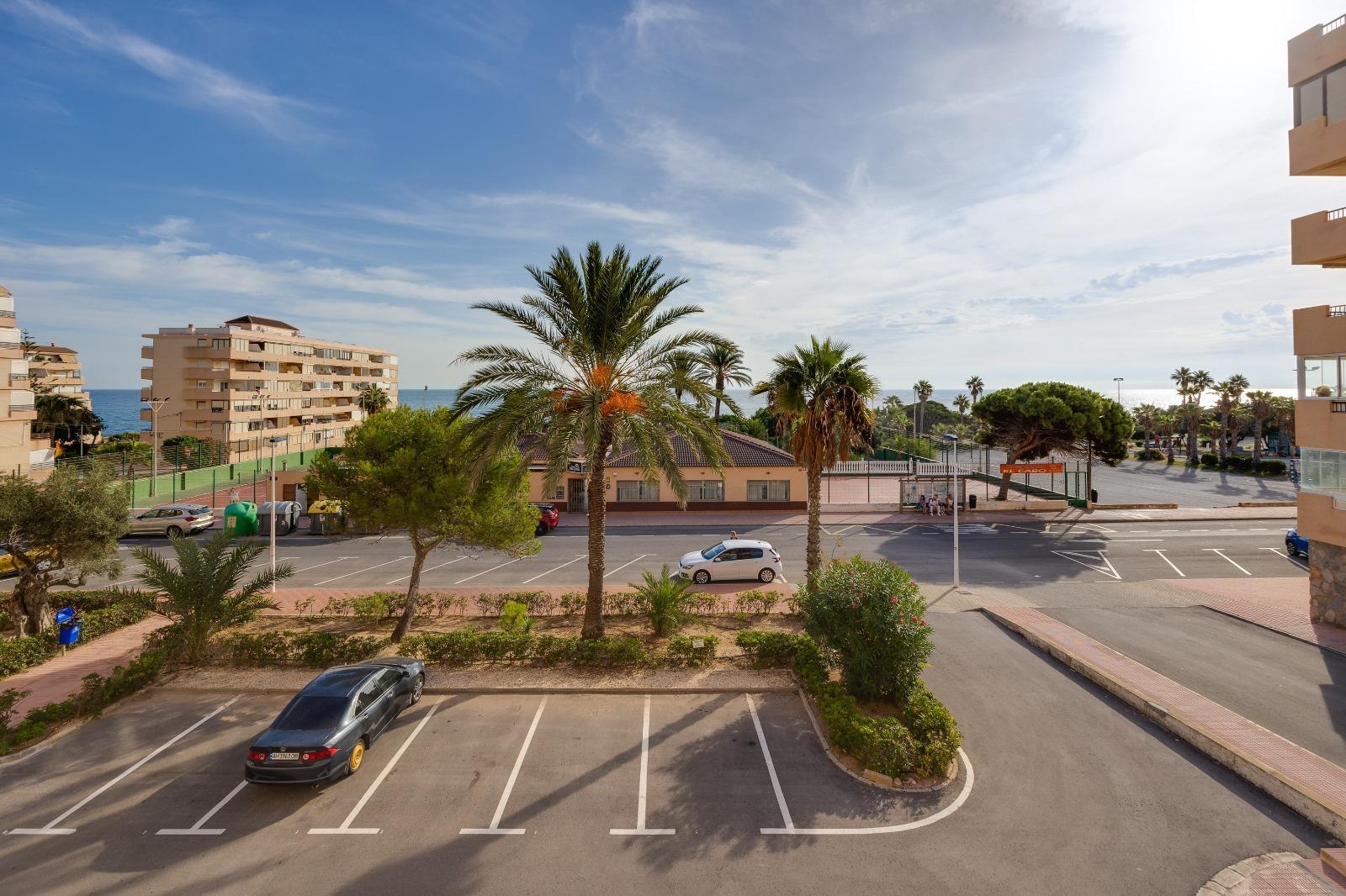 Apartment in Torrevieja — image 2