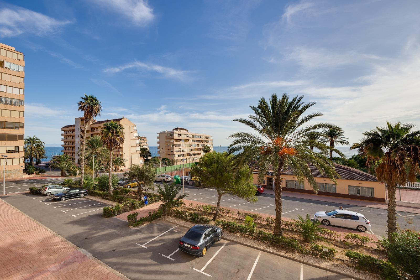 Apartment in Torrevieja — image 3