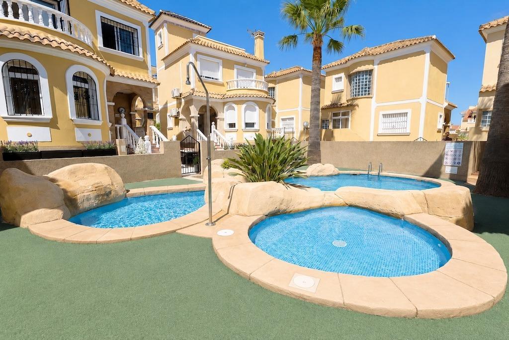 Chalet in Orihuela Costa - Las Filipinas — image 1