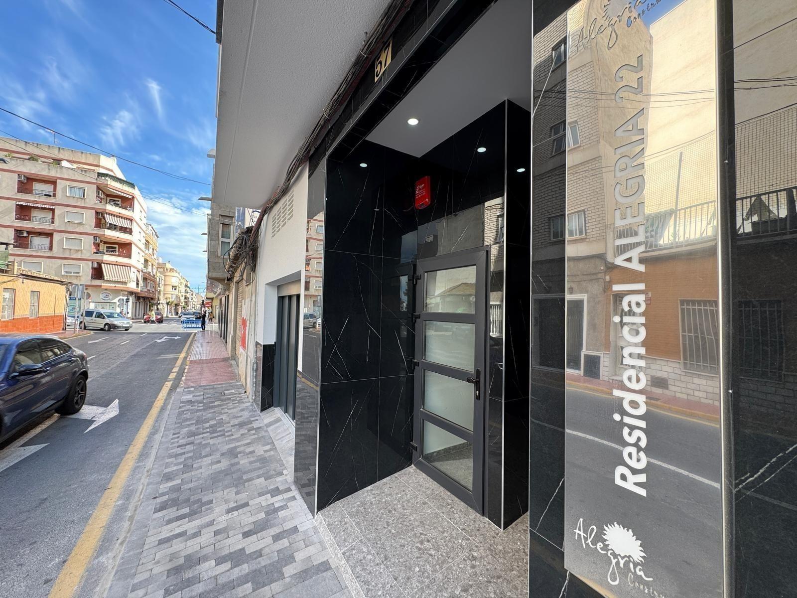 Apartment in Torrevieja — image 2