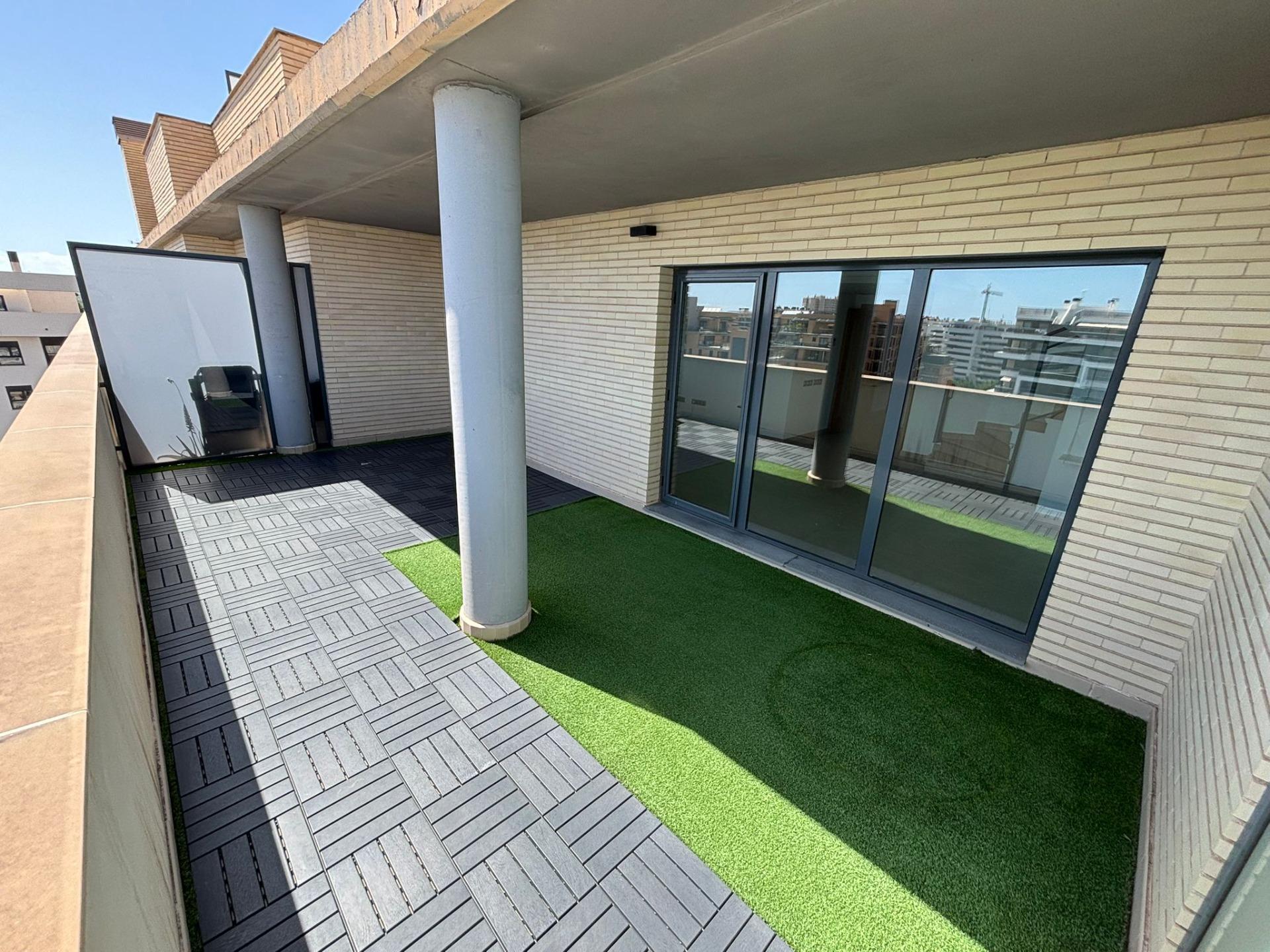 Luxury Penthouse in PAU 5 with Private Solarium — image 1