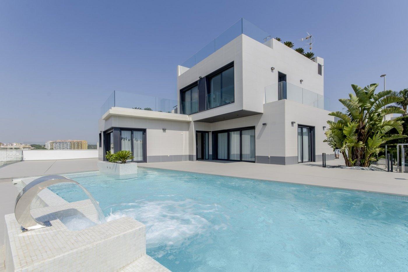 NEW CONSTRUCTION VILLAS 250 m FROM THE BEACH IN CAMPOAMOR — image 1