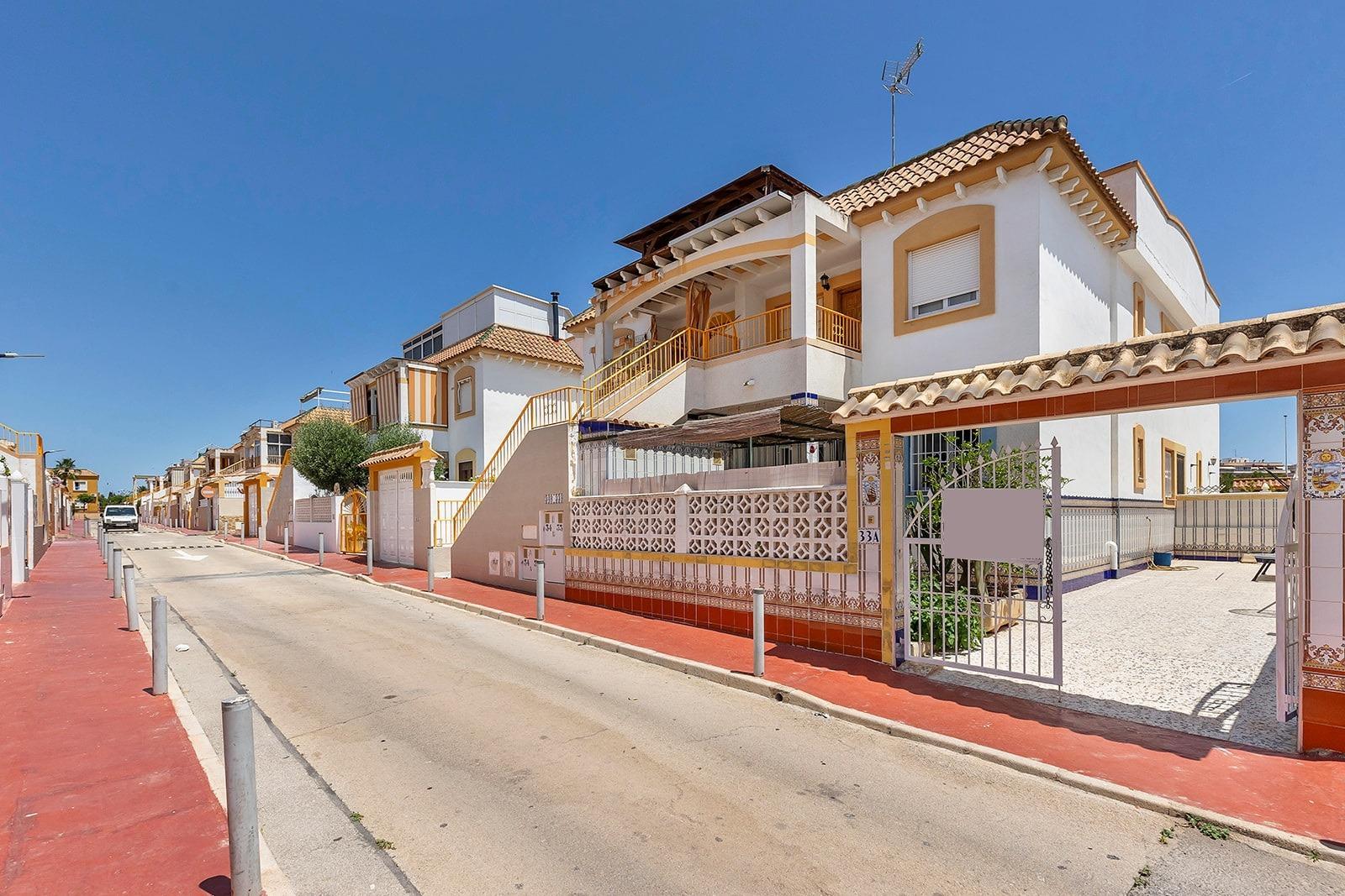 Townhouse in Torrevieja (Parque De Las Naciones) — image 2