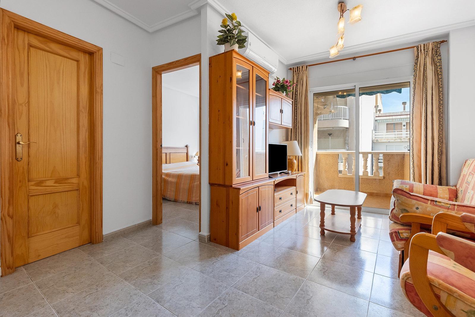 Opportunity next to Los Locos beach, 2 bedrooms, pool and garage — image 1