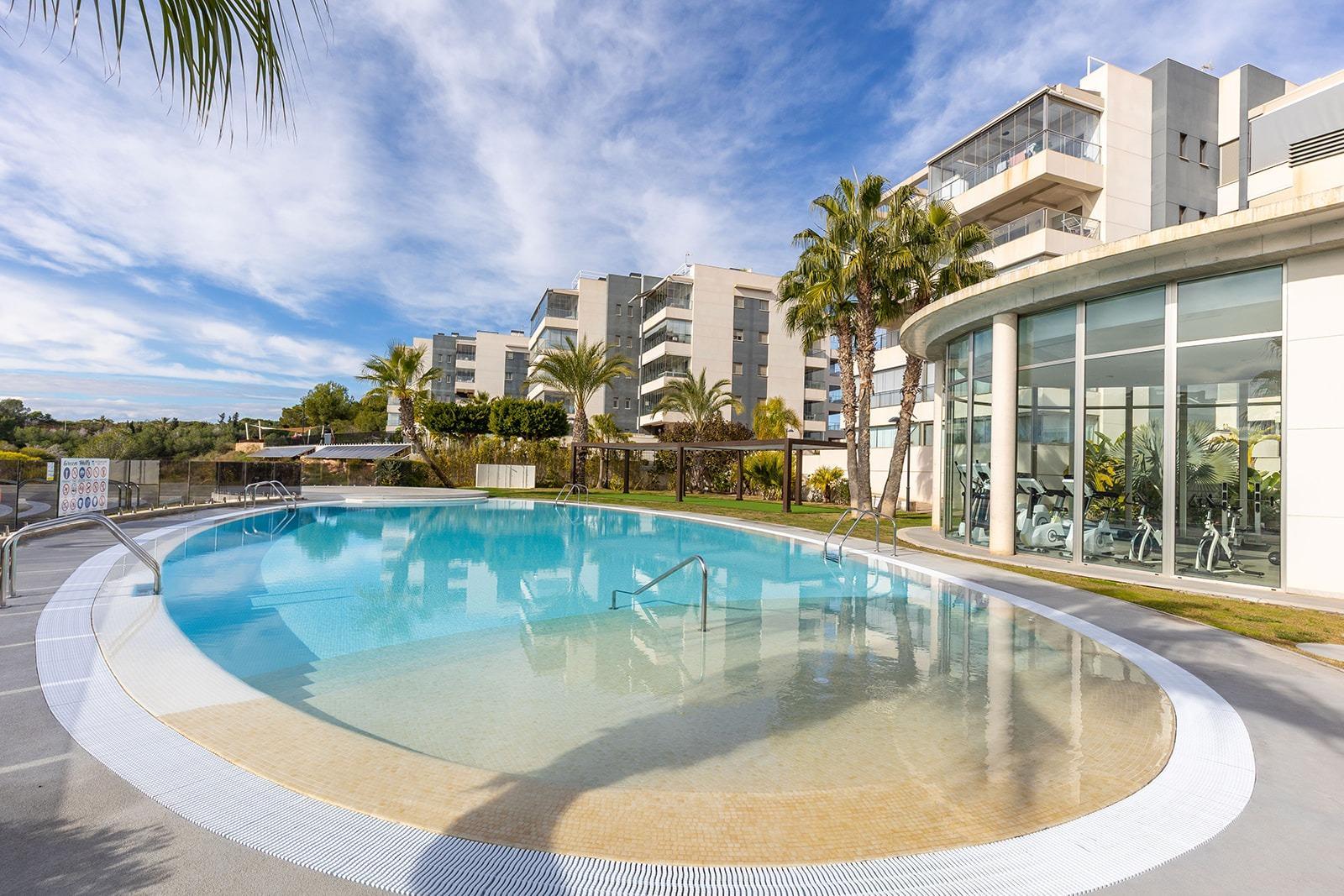 Resale opportunity with 3 bedrooms and 2 bathrooms — image 1