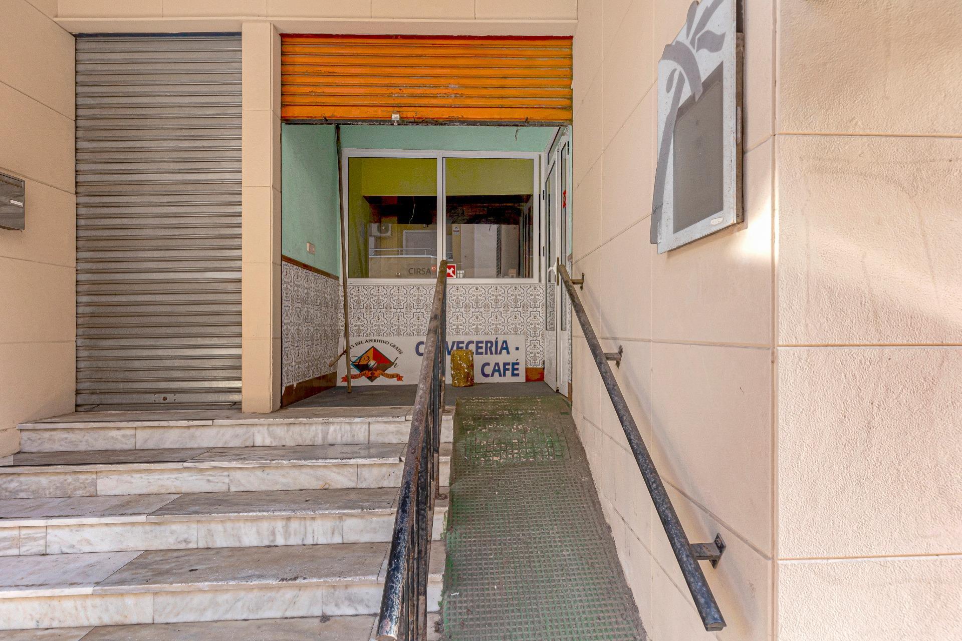 Business-Premise in Torrevieja (Playa Del Cura) — image 2