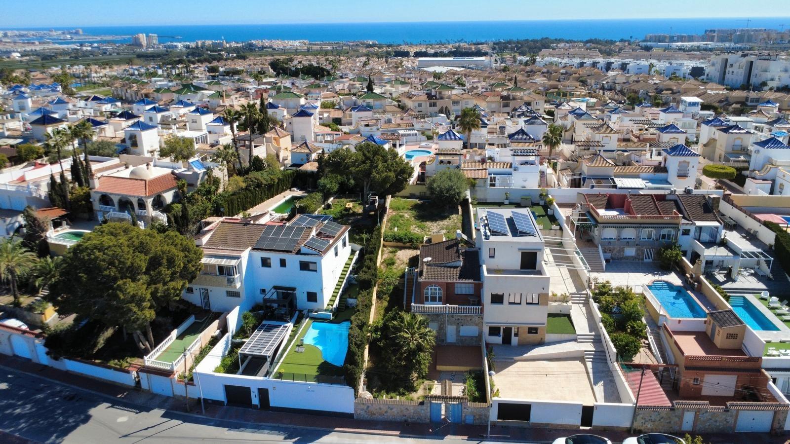 Villa in Torrevieja (Los Balcones) — image 1