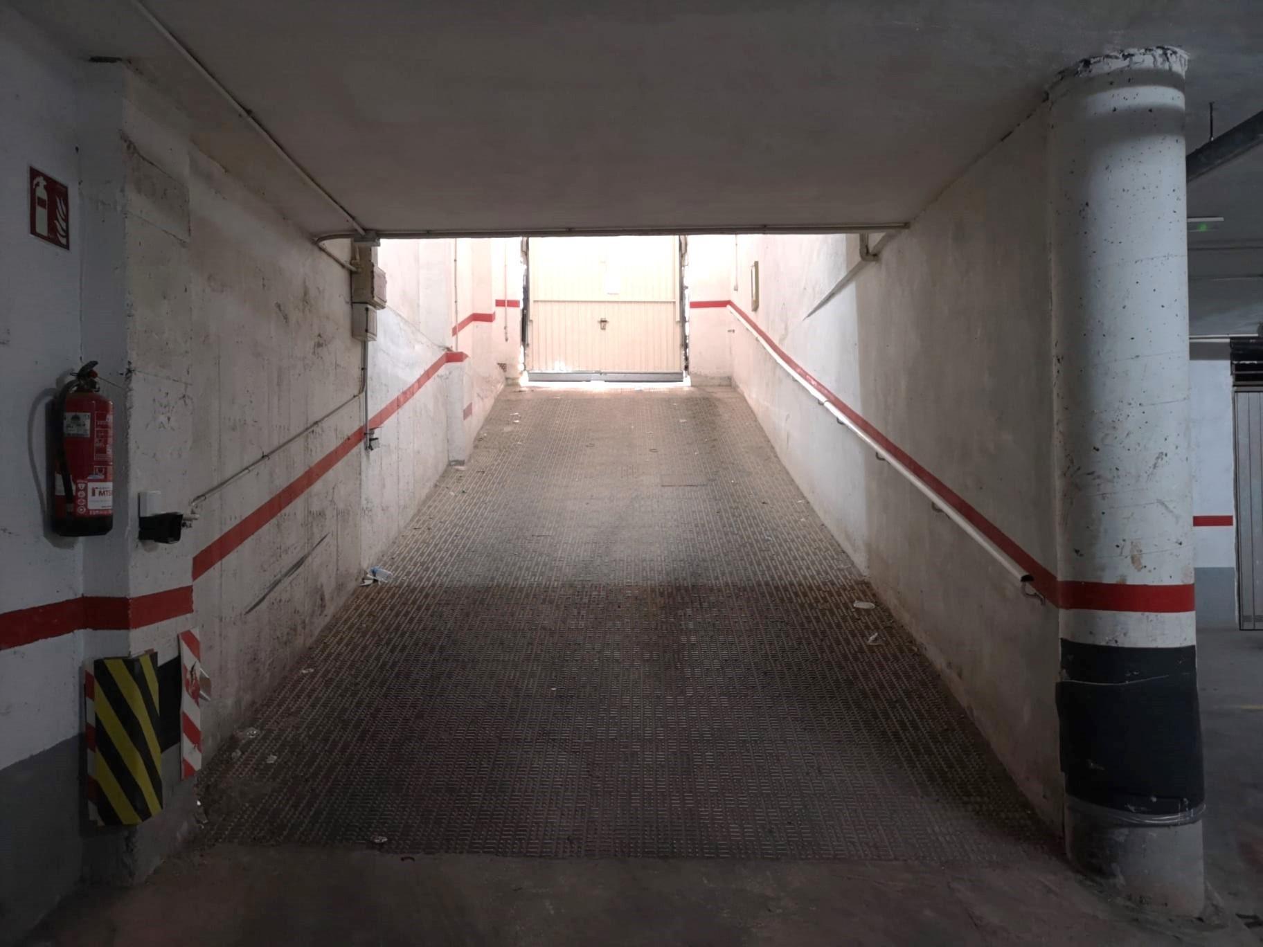 Garage in Torrevieja (Playa De Los Locos) — image 6