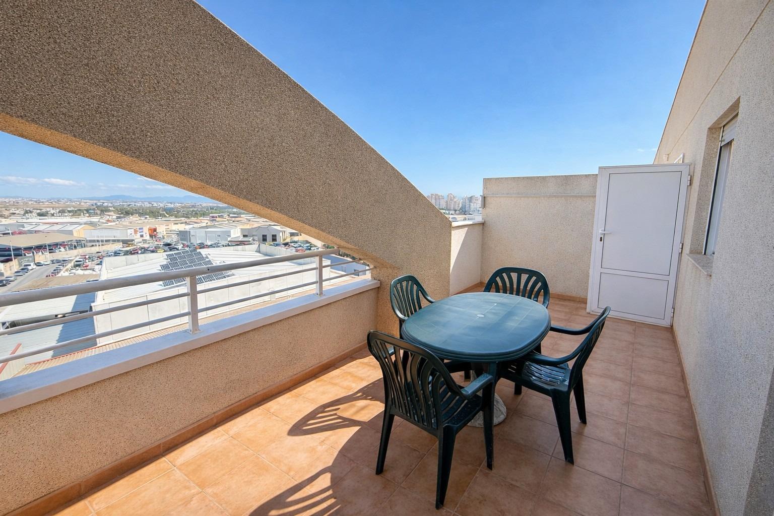 Penthouse with large terrace and pool — image 1