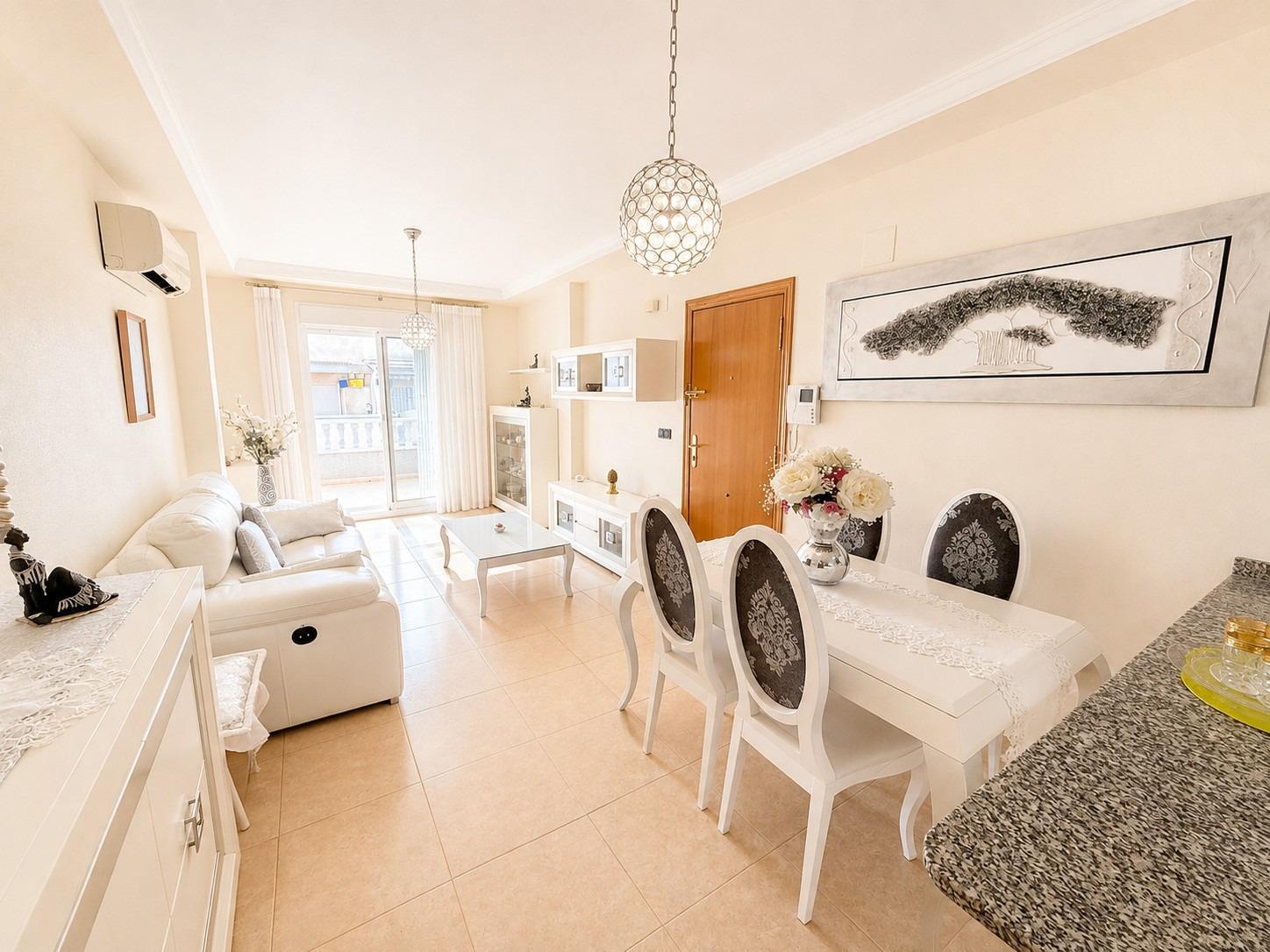 Opportunity: Penthouse with 2 bedrooms and private solarium facing south — image 1