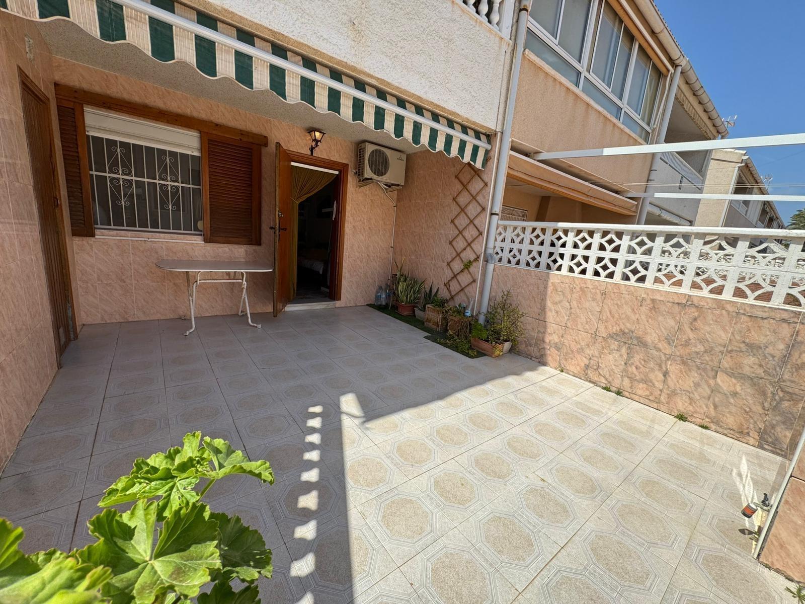 Ground floor bungalow with 3 bedrooms and 2 bathrooms, 300m from Los Náufragos Beach — image 1