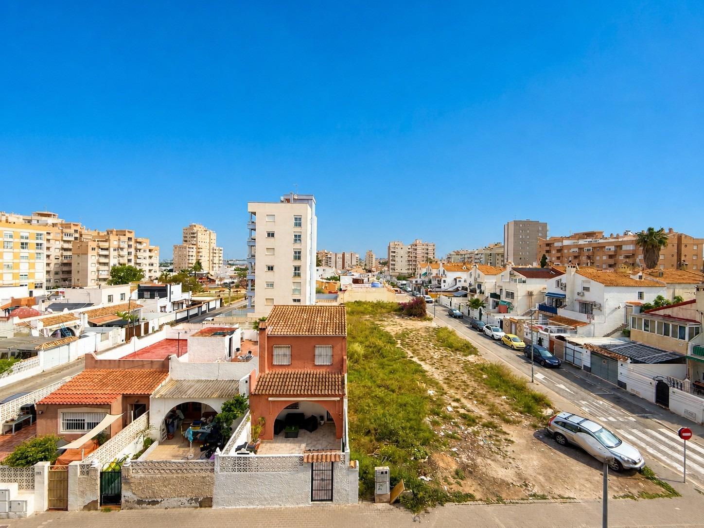 Opportunity to own a 2-bedroom apartment with unobstructed views and a swimming pool — image 1