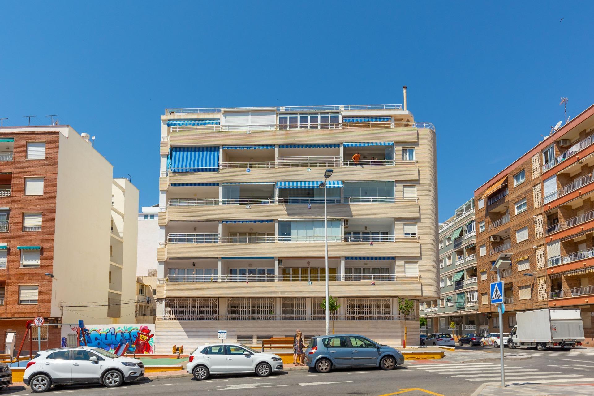 Apartment in Torrevieja (Playa Del Cura) — image 3