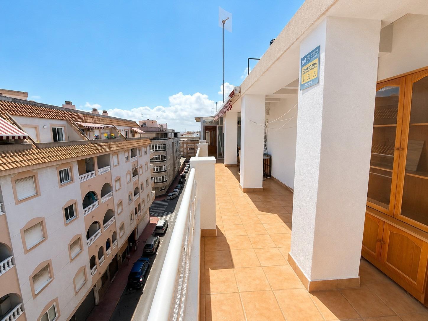 Penthouse opportunity with 3 bedrooms, 2 bathrooms and pool — image 1