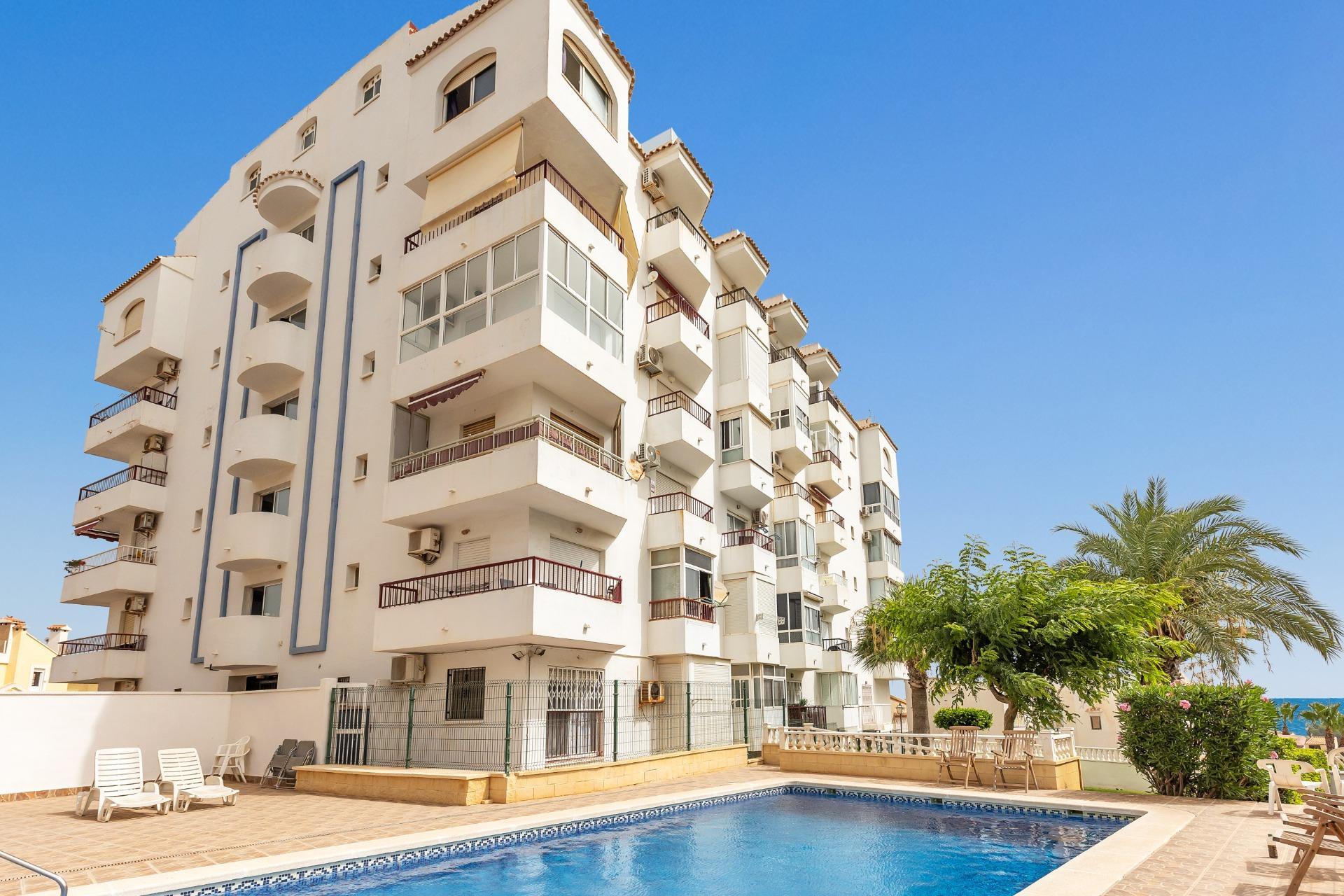 Studio with Stunning Sea Views in Torreblanca, Torrevieja — image 2