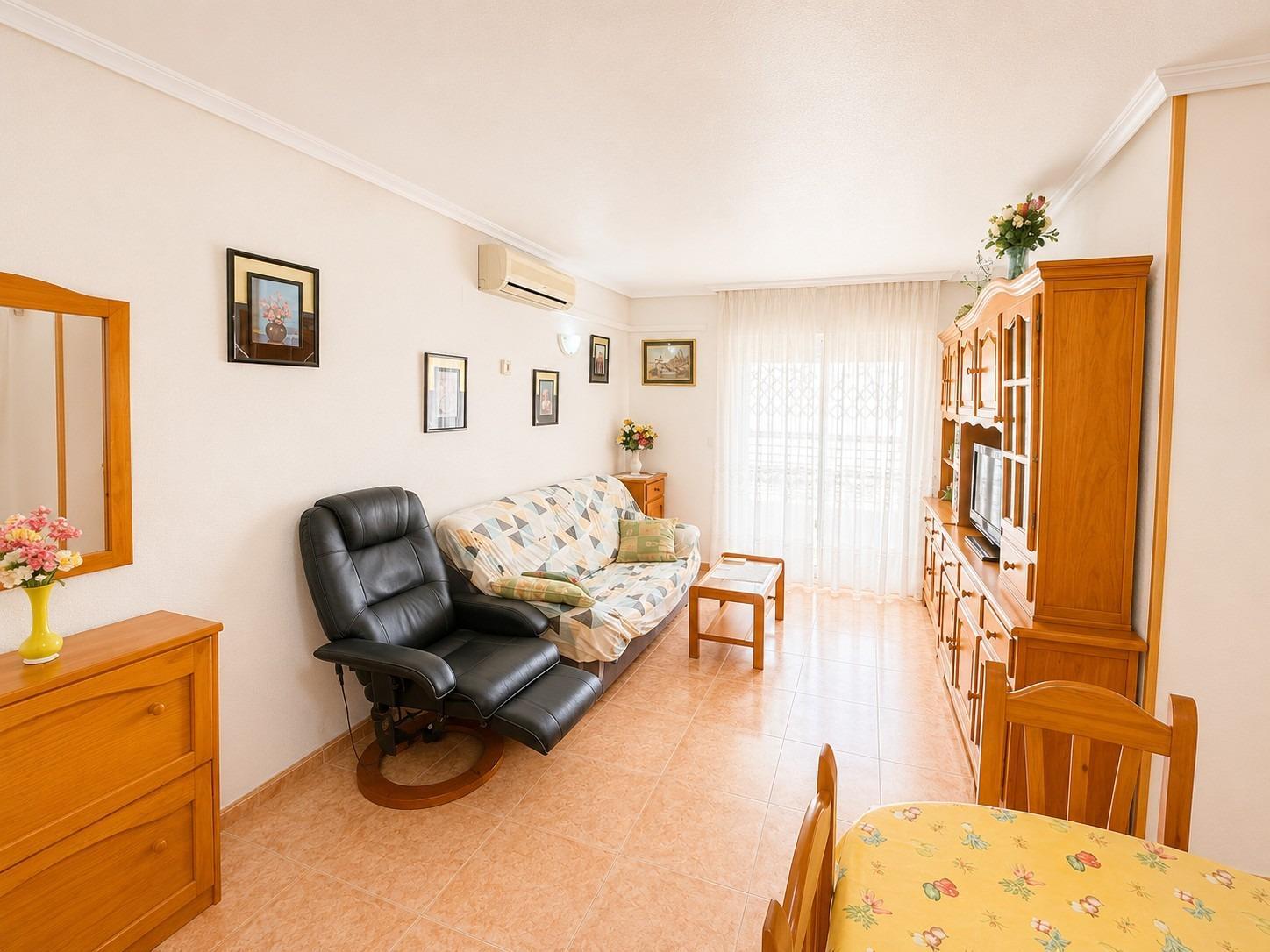 Apartment in Torrevieja (Estacion De Autobuses) — image 2