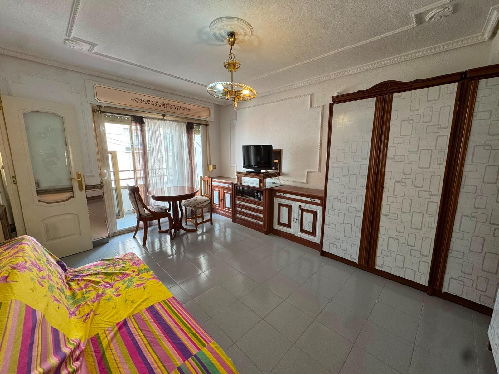 Spacious studio apartment in the heart of Torrevieja! — image 1
