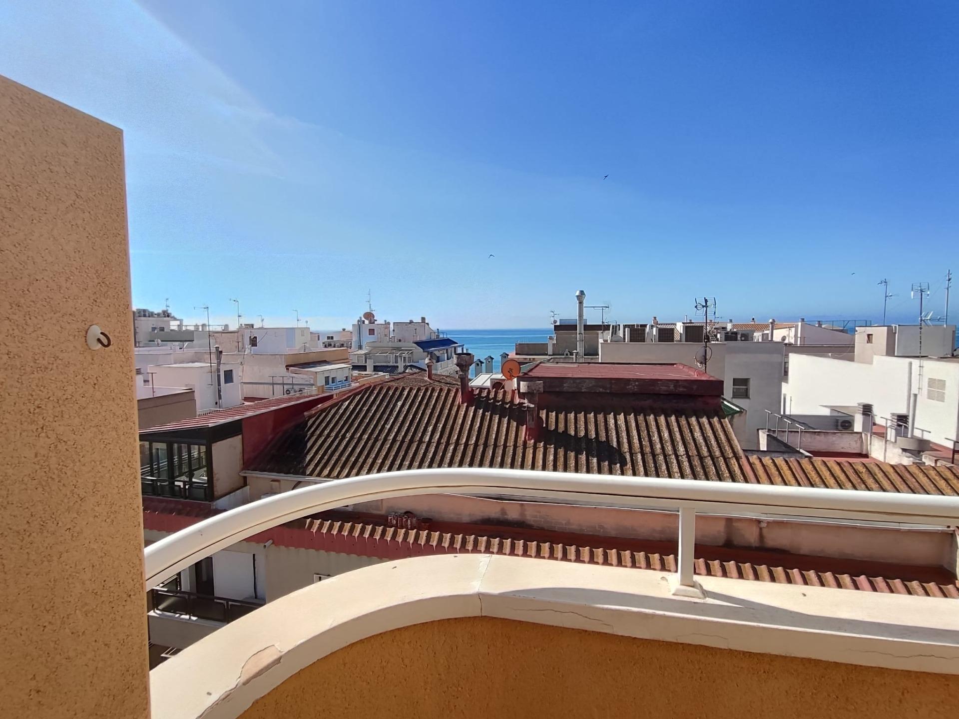 Espectacular Ático en Torrevieja con Vistas al Mar — image 2