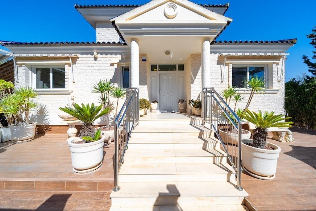 Villa in Torrevieja — image 2