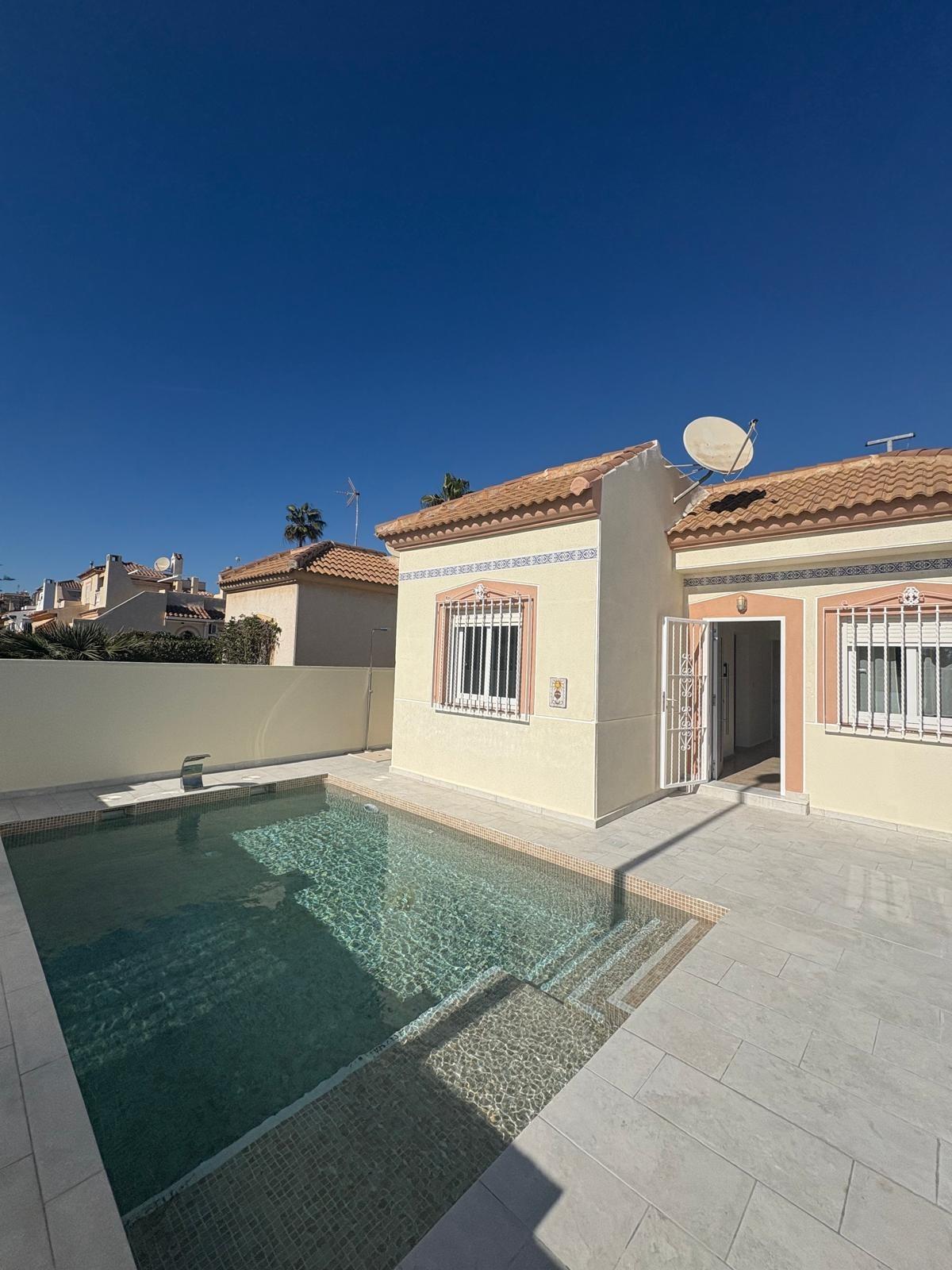 Villa in Torrevieja — image 1