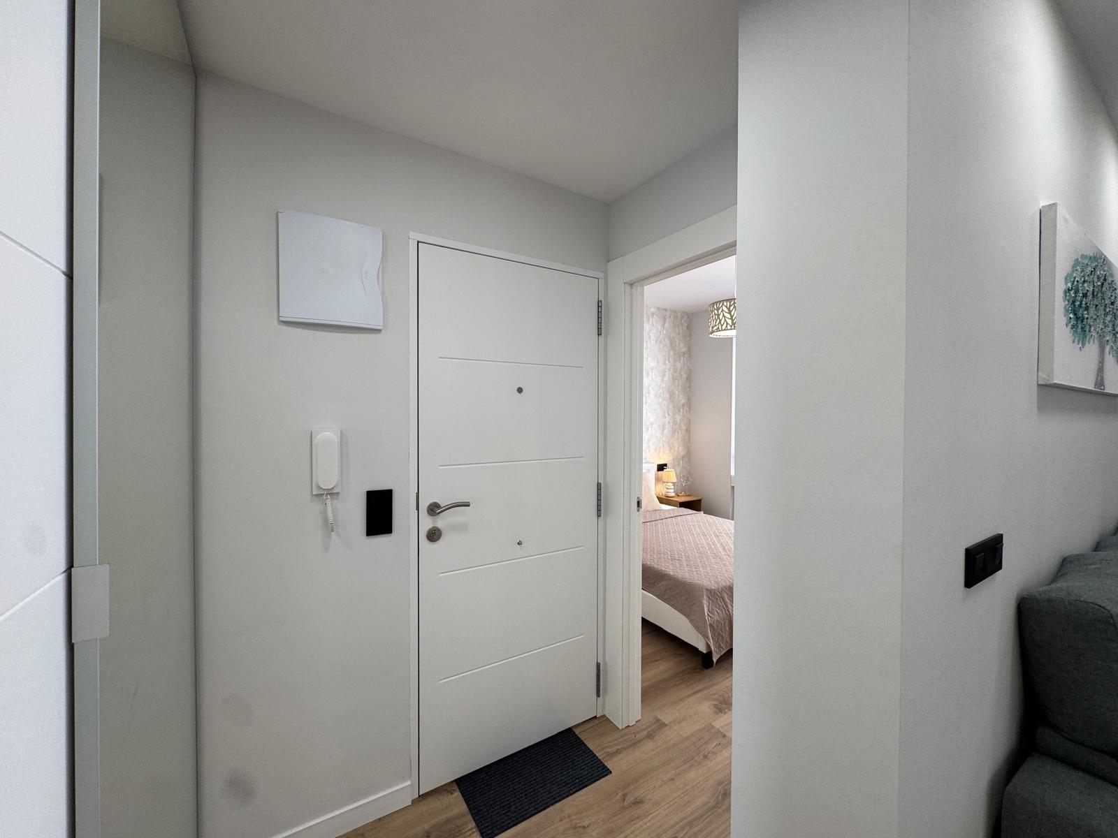 APARTAMENTO TOTALMENTE REFORMADO A 20 METROS DE PLAYA CON 100 M2 DE SUPERFICIE. 3 DORM. 1 BAÑOS. — image 3