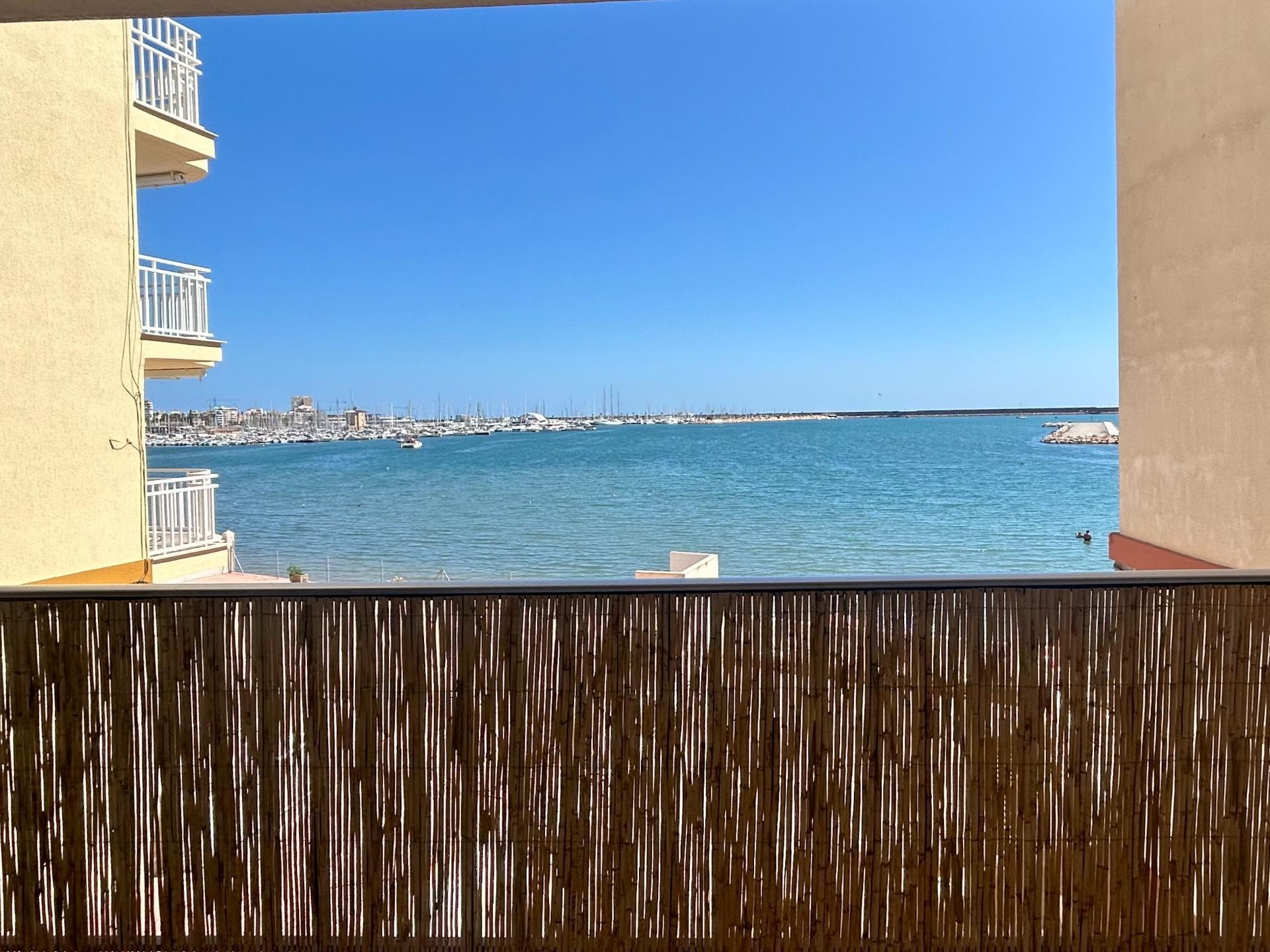 Apartamento con diseño exclusivo y vistas directas al mar — image 2