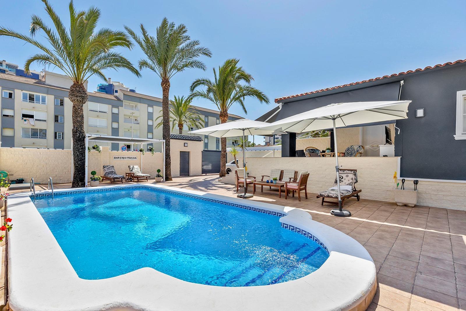 VILLA EN PUNTA PRIMA A 100 METROS DE PLAYA CON SUPERFICIE 212 M2. CON PARCELA DE 442 M2. CON PISCINA PRIVADA. — image 3