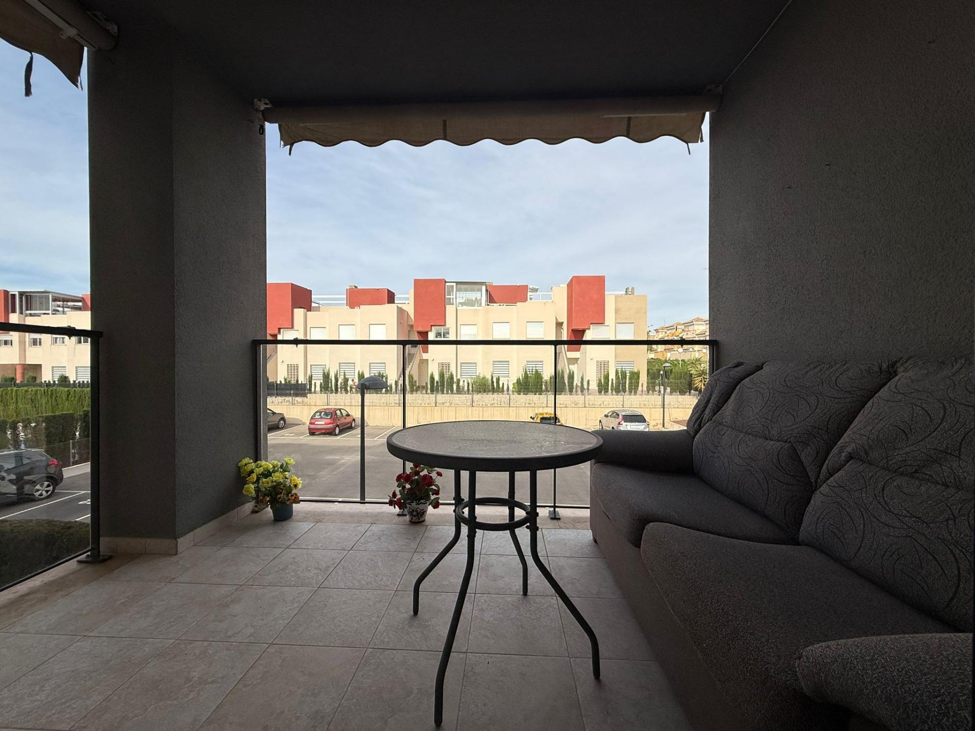 Bungalow en Aguas Nuevas de 2 dormitorios con piscina parking y solárium privado — image 2
