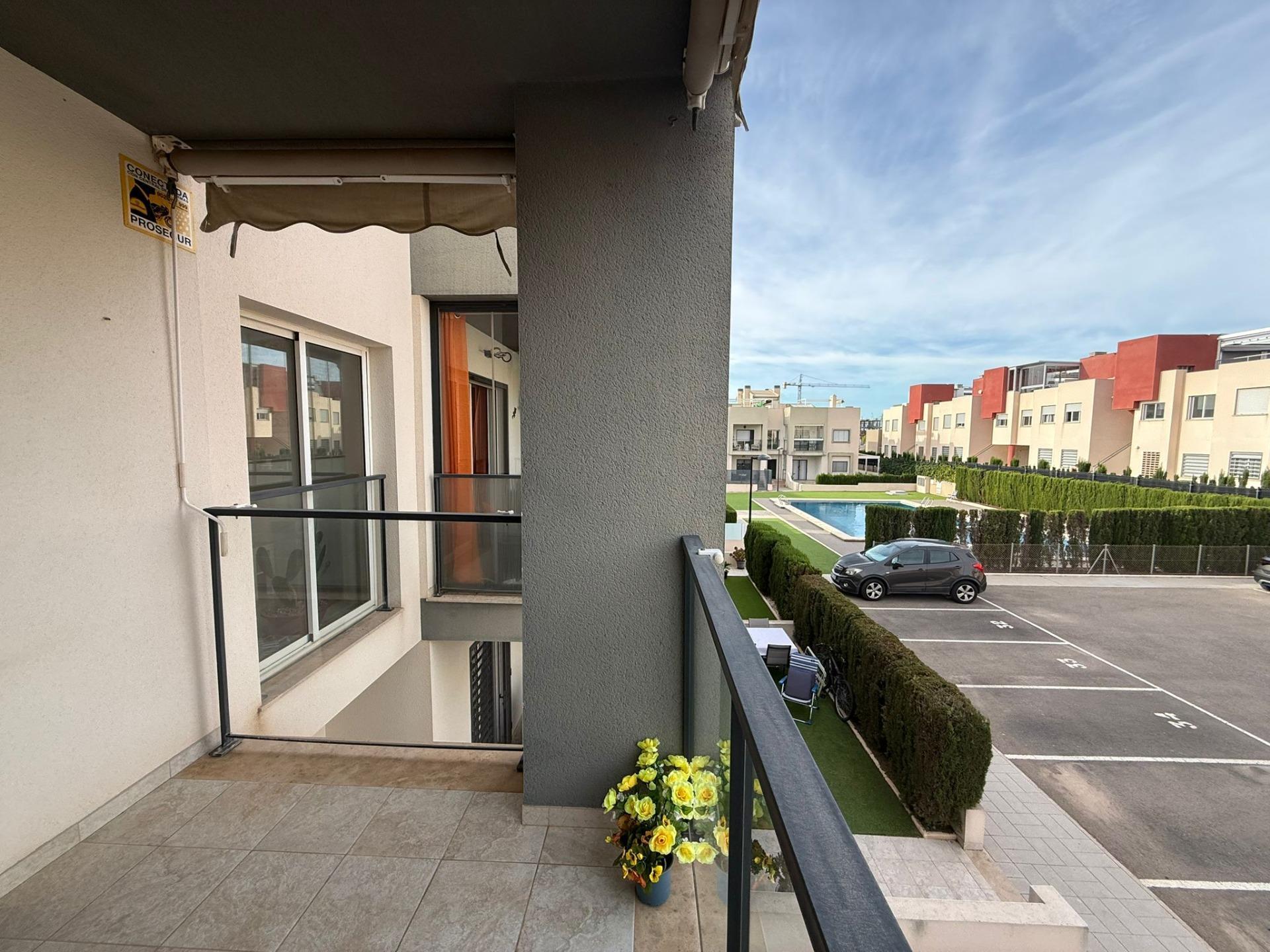 Bungalow en Aguas Nuevas de 2 dormitorios con piscina parking y solárium privado — image 3