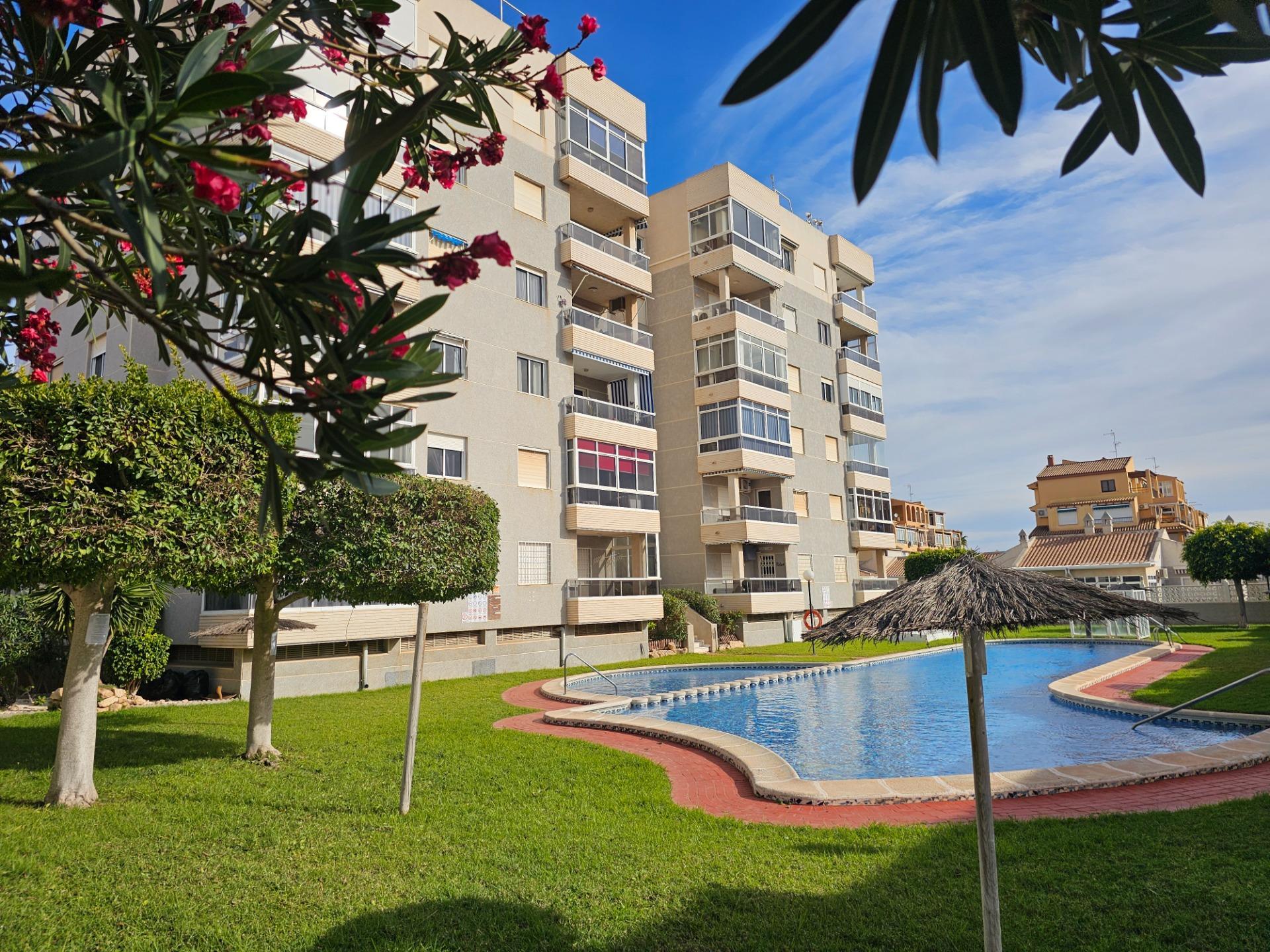 Moderno Apartamento en Torreblanca, Torrevieja - Ideal para Inversión — image 2