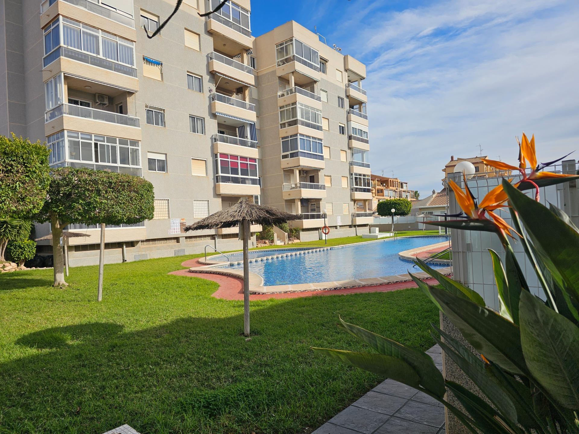 Moderno Apartamento en Torreblanca, Torrevieja - Ideal para Inversión — image 3