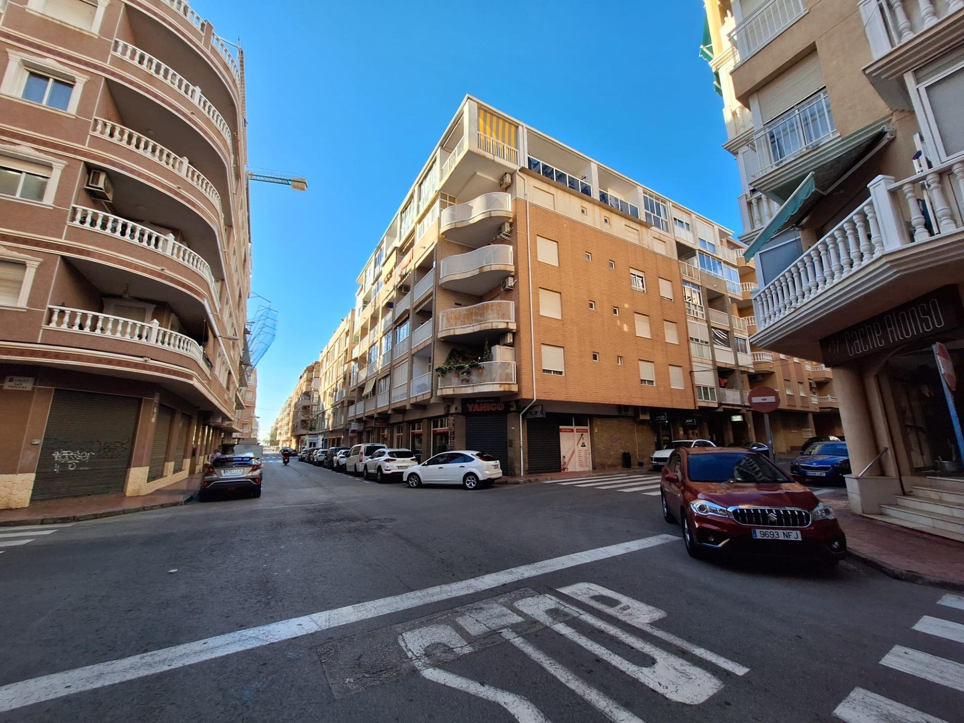 Espectacular Ático Dúplex Reformado en el Corazón de Torrevieja — image 1
