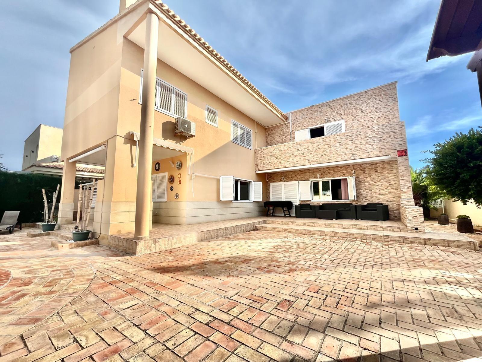 Villa in Torrevieja — image 1