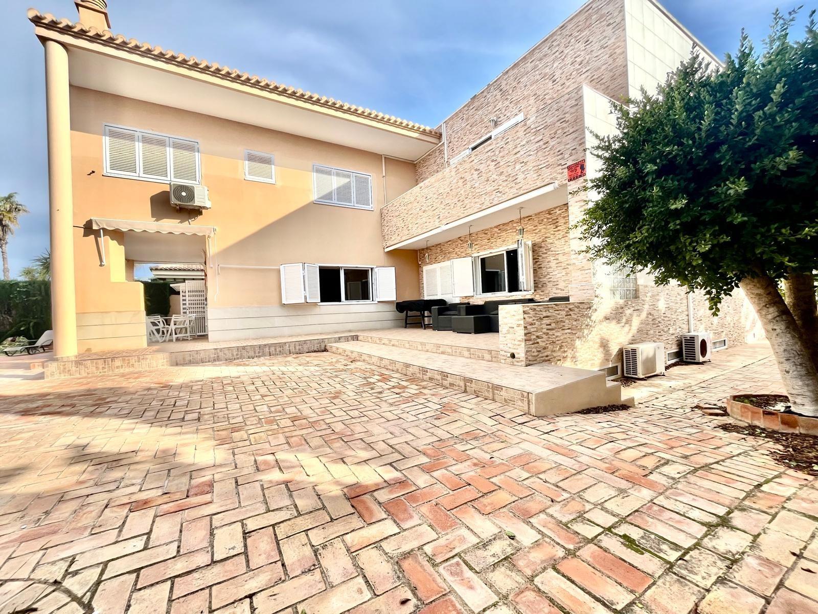 Villa in Torrevieja — image 2