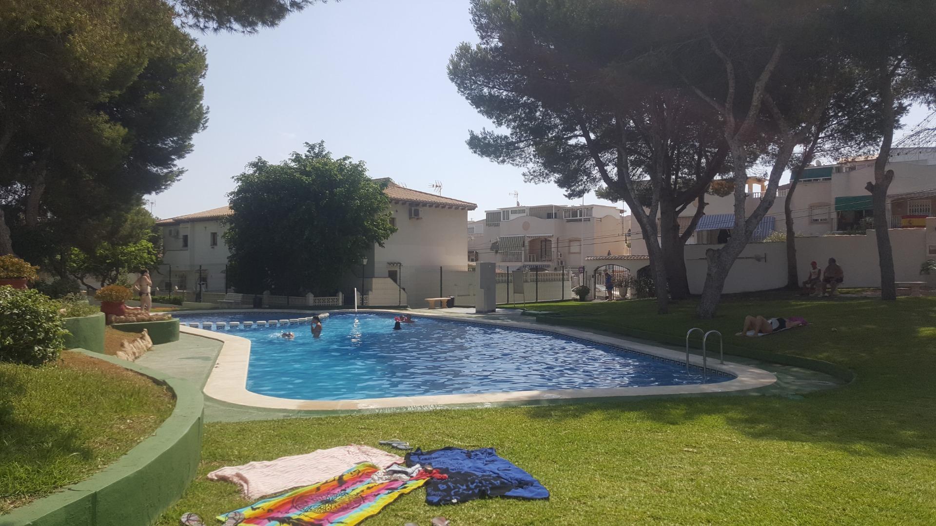 Acogedor Bungalow Reformado en Lago Jardín, Torrevieja — image 1