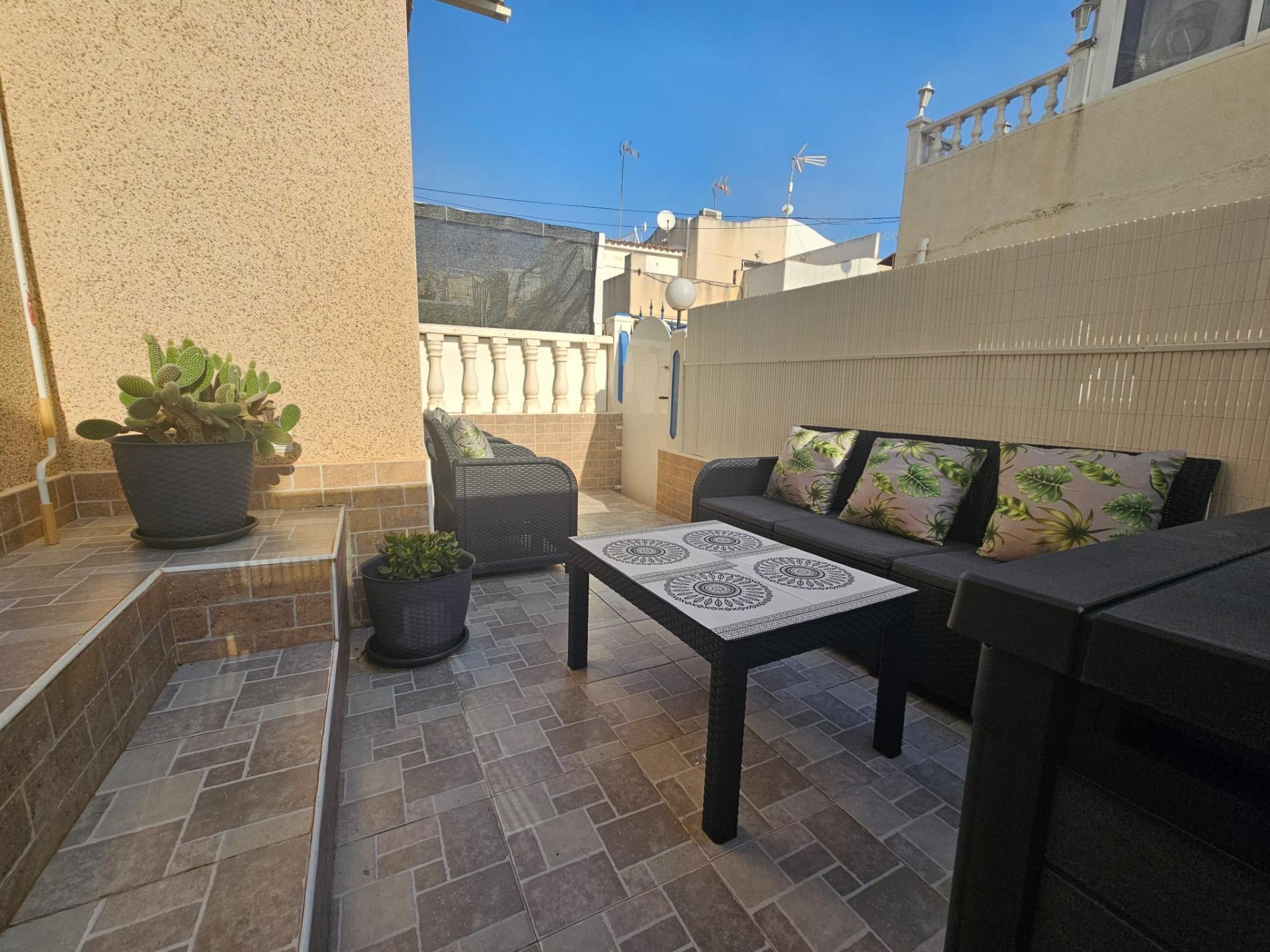 Acogedor Bungalow Reformado en Lago Jardín, Torrevieja — image 2