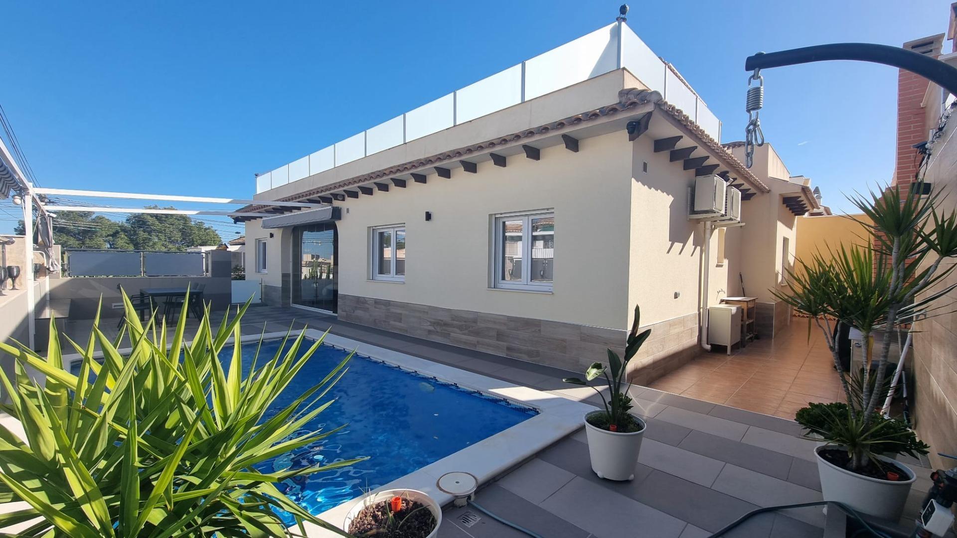 Villa in Torrevieja — image 1