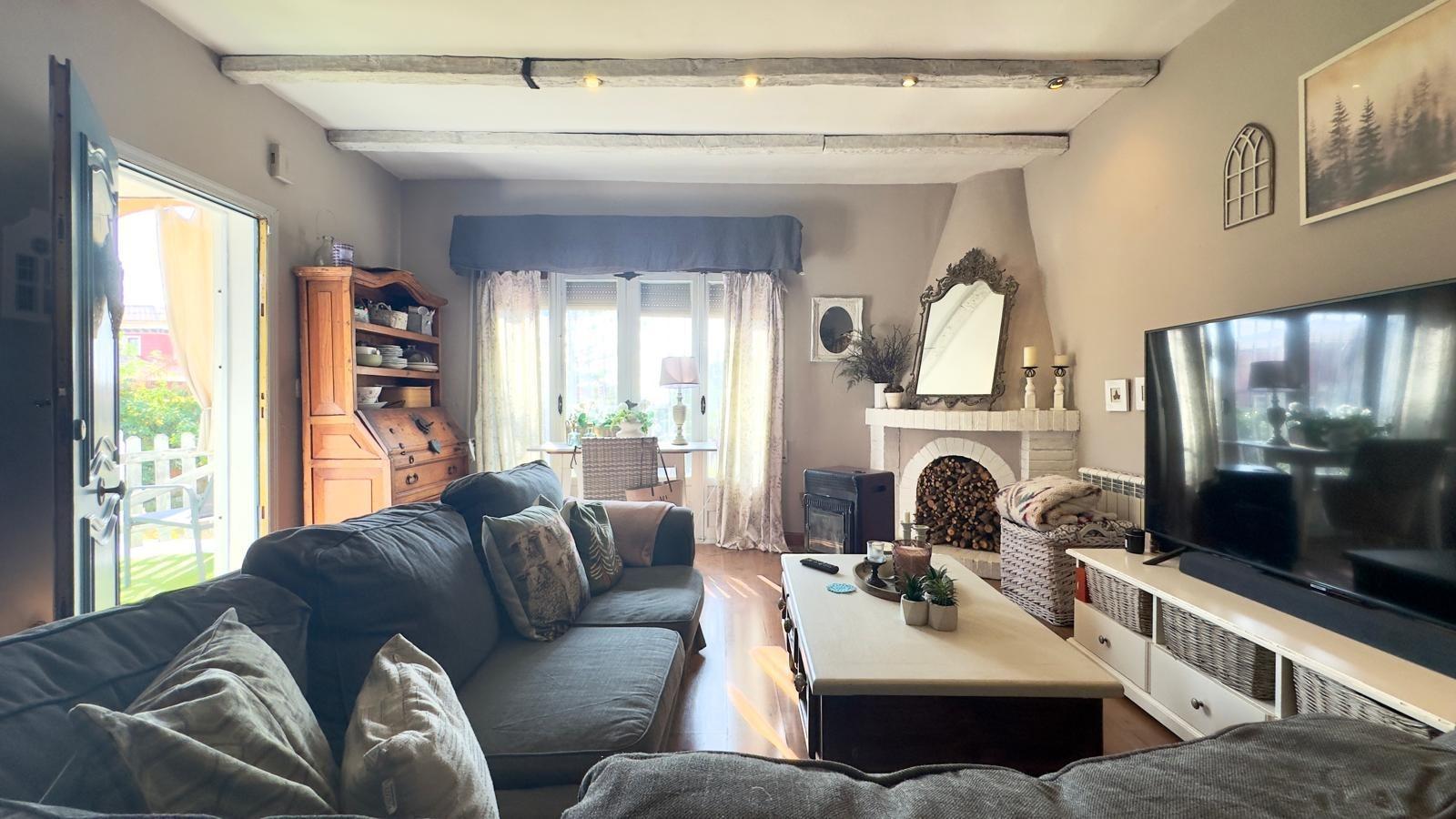 CHALET INDEPENDIENTE CON 800M2 DE PARCELA CON 3 HAB, 1 BAÑO Y 1 ASEO — image 2